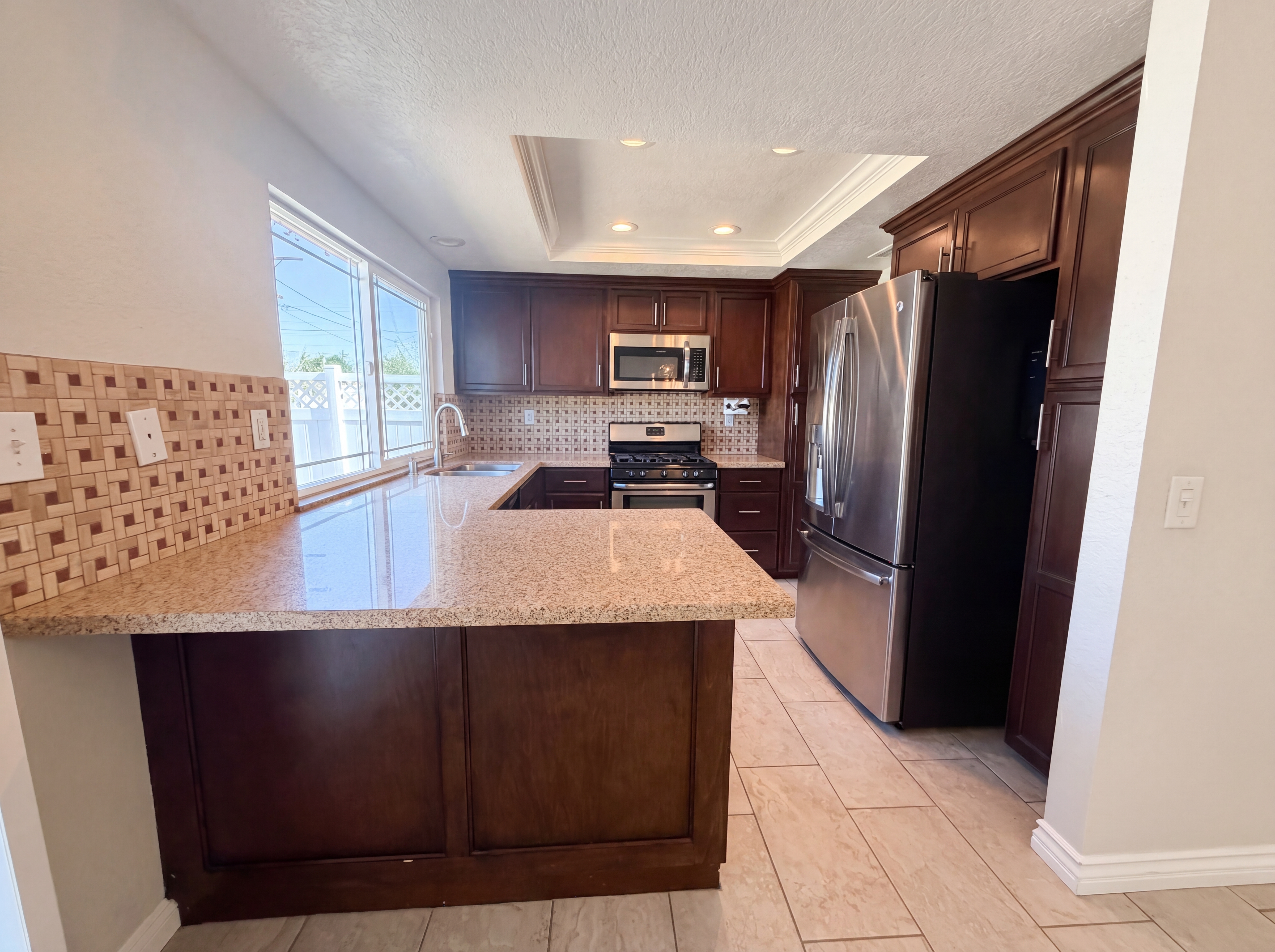 Photo 2 of 20 of 4365 Northcroft Rd, Jurupa Valley, CA