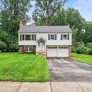 Property photo 1 of 314 Colonial Dr