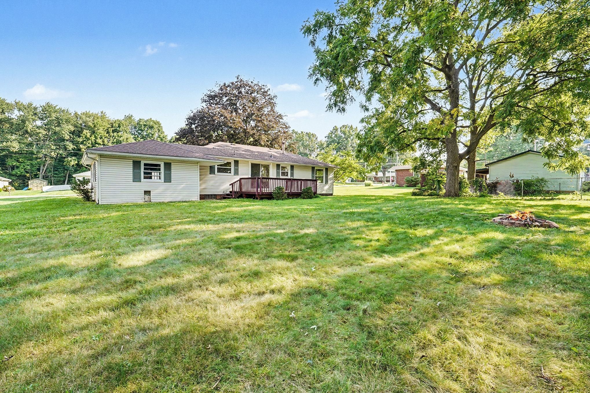 Photo 5 of 28 of 811 Leecrest St NW, Massillon, OH