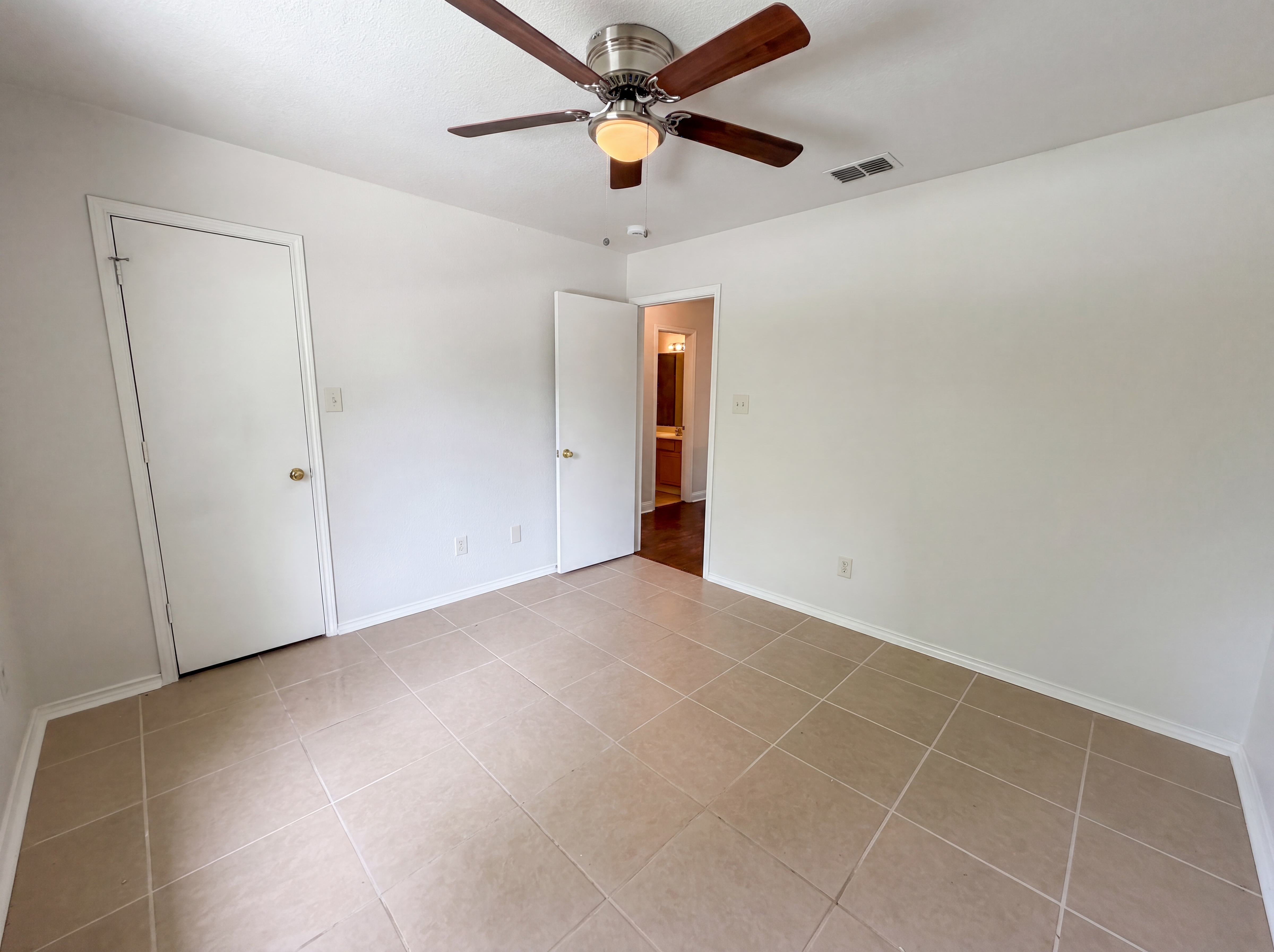 Photo 10 of 17 of 10740 Southern Trace Cir, Flint, TX