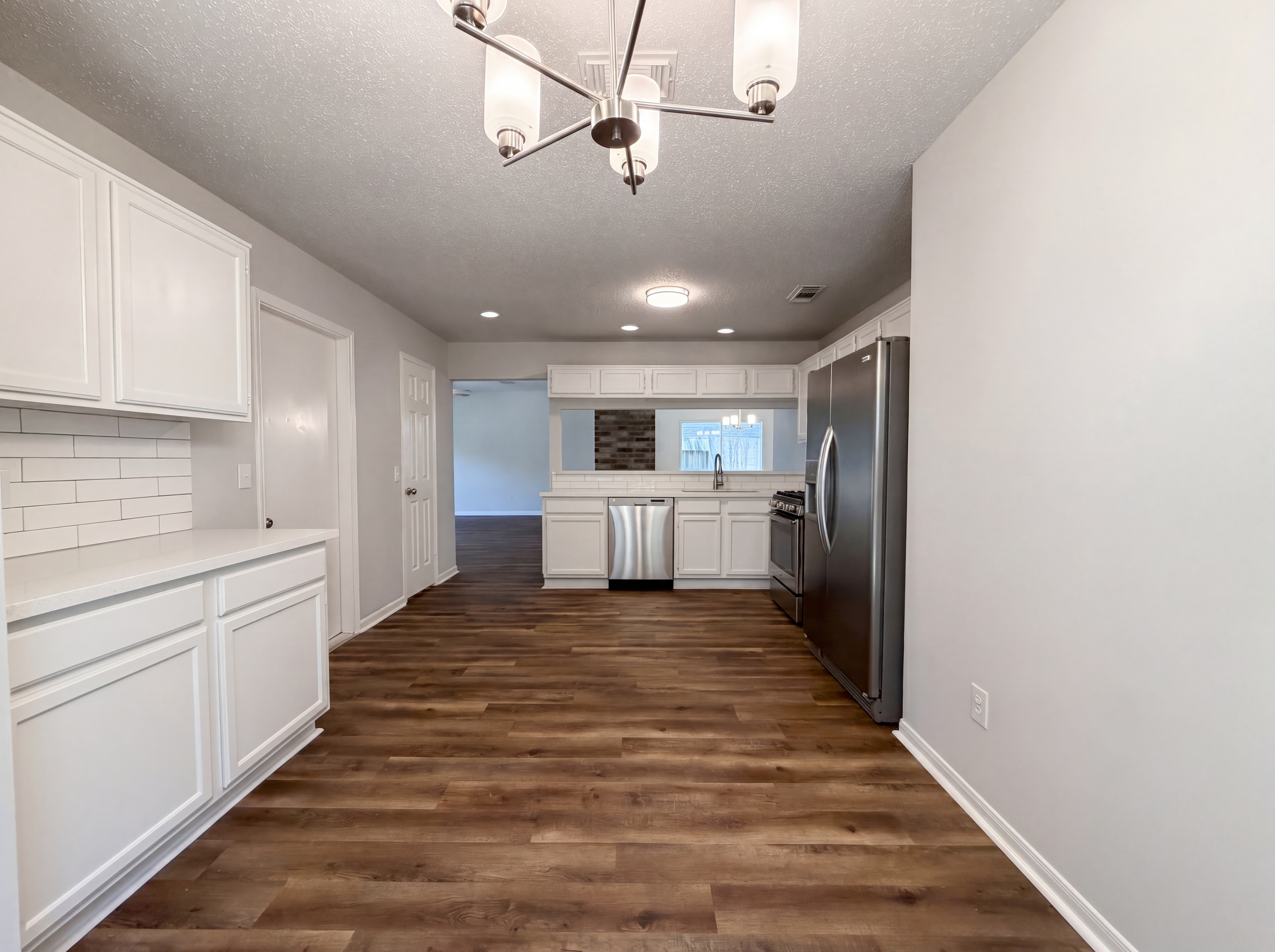 Photo 9 of 17 of 10422 Elk Point Ln, Houston, TX