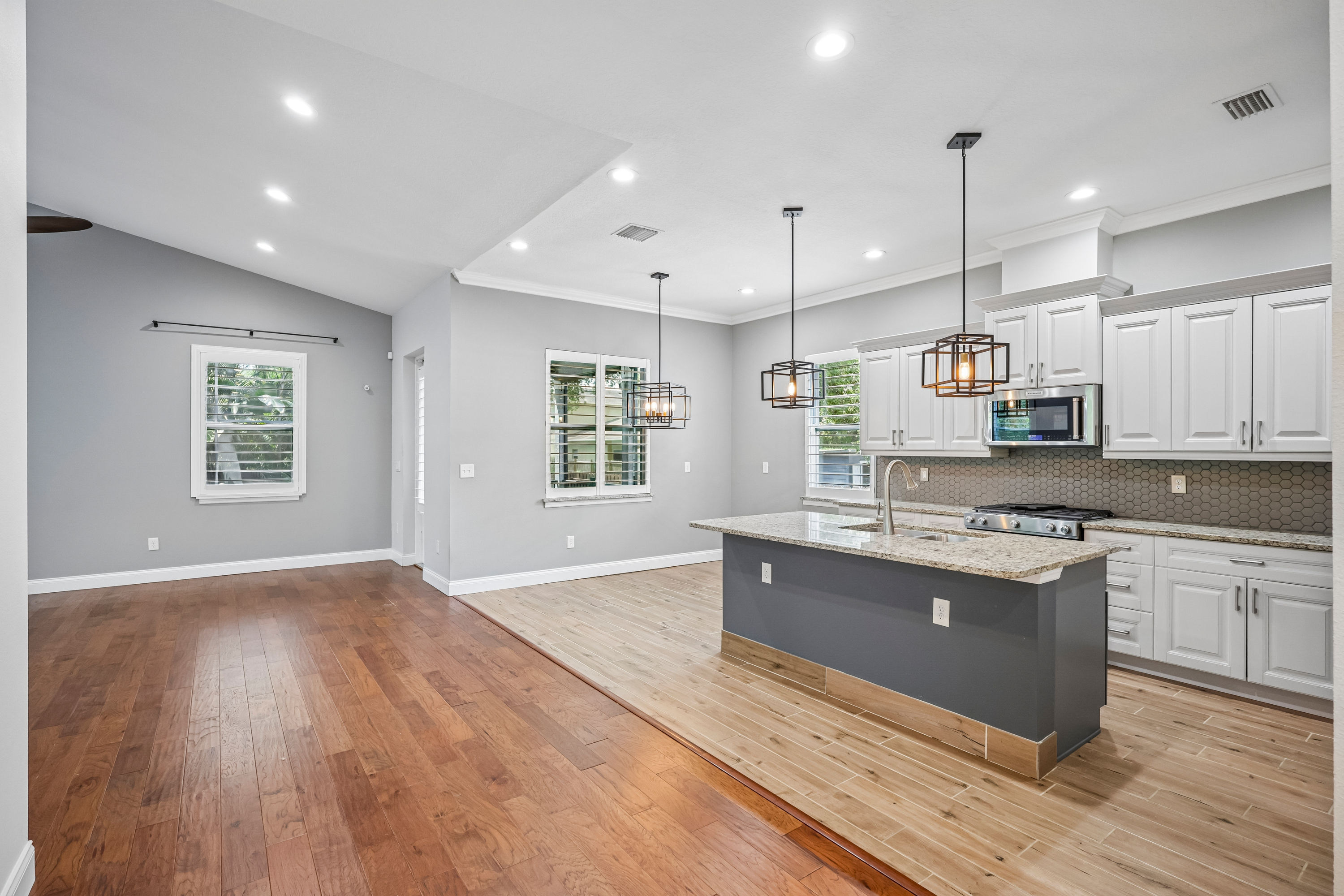 Photo 8 of 52 of 3206 W Price Ave, Tampa, FL