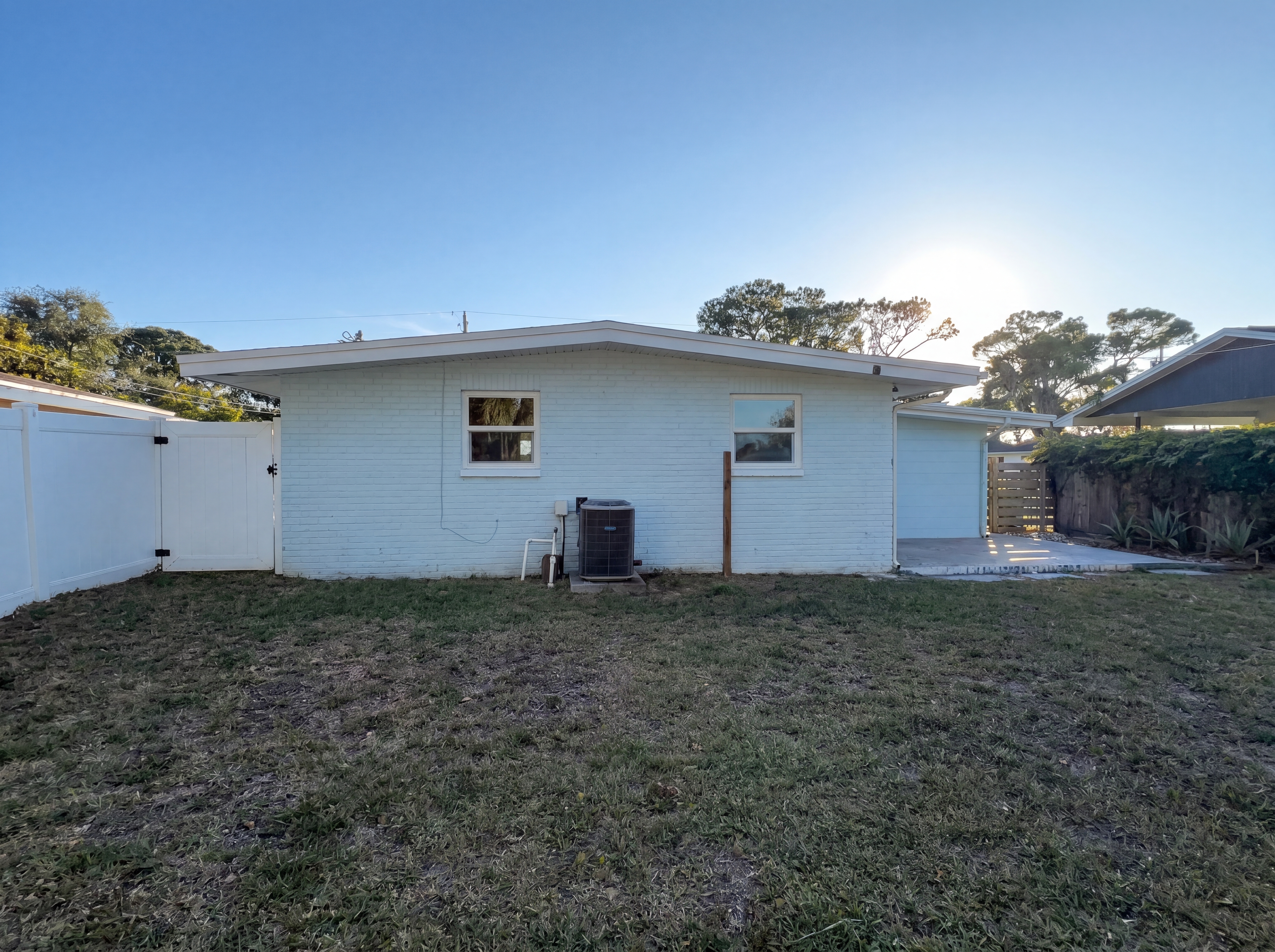 Photo 16 of 17 of 911 New York St, Edgewater, FL
