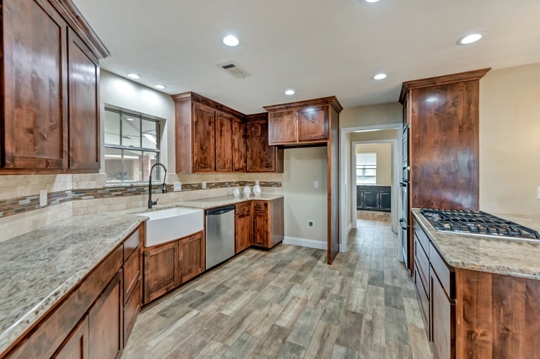 Photo 7 of 40 - 1526 Jody Ln, Irving, TX 75061