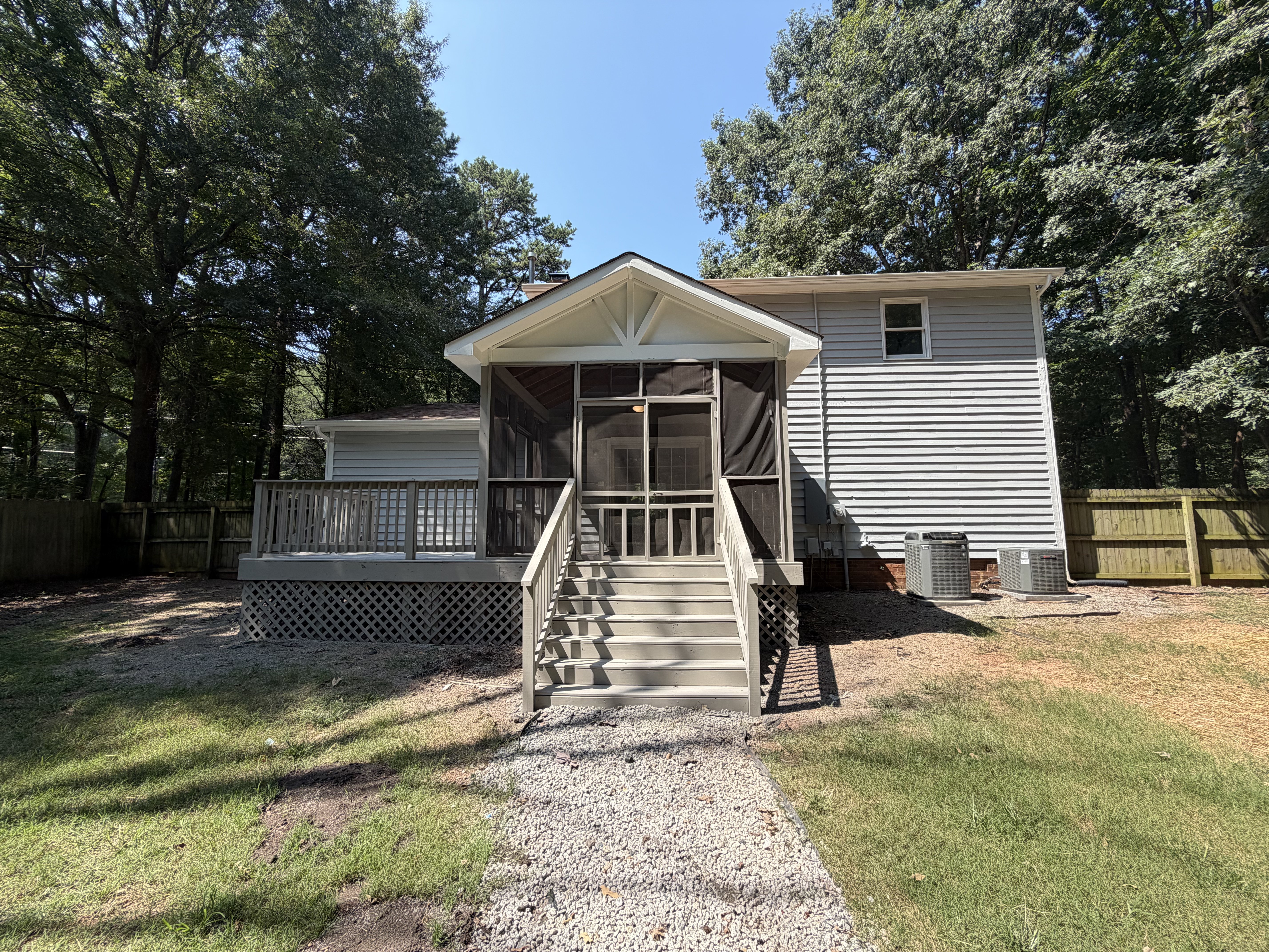 Photo 5 of 25 of 4614 Hickory Grove Rd, Mount Holly, NC
