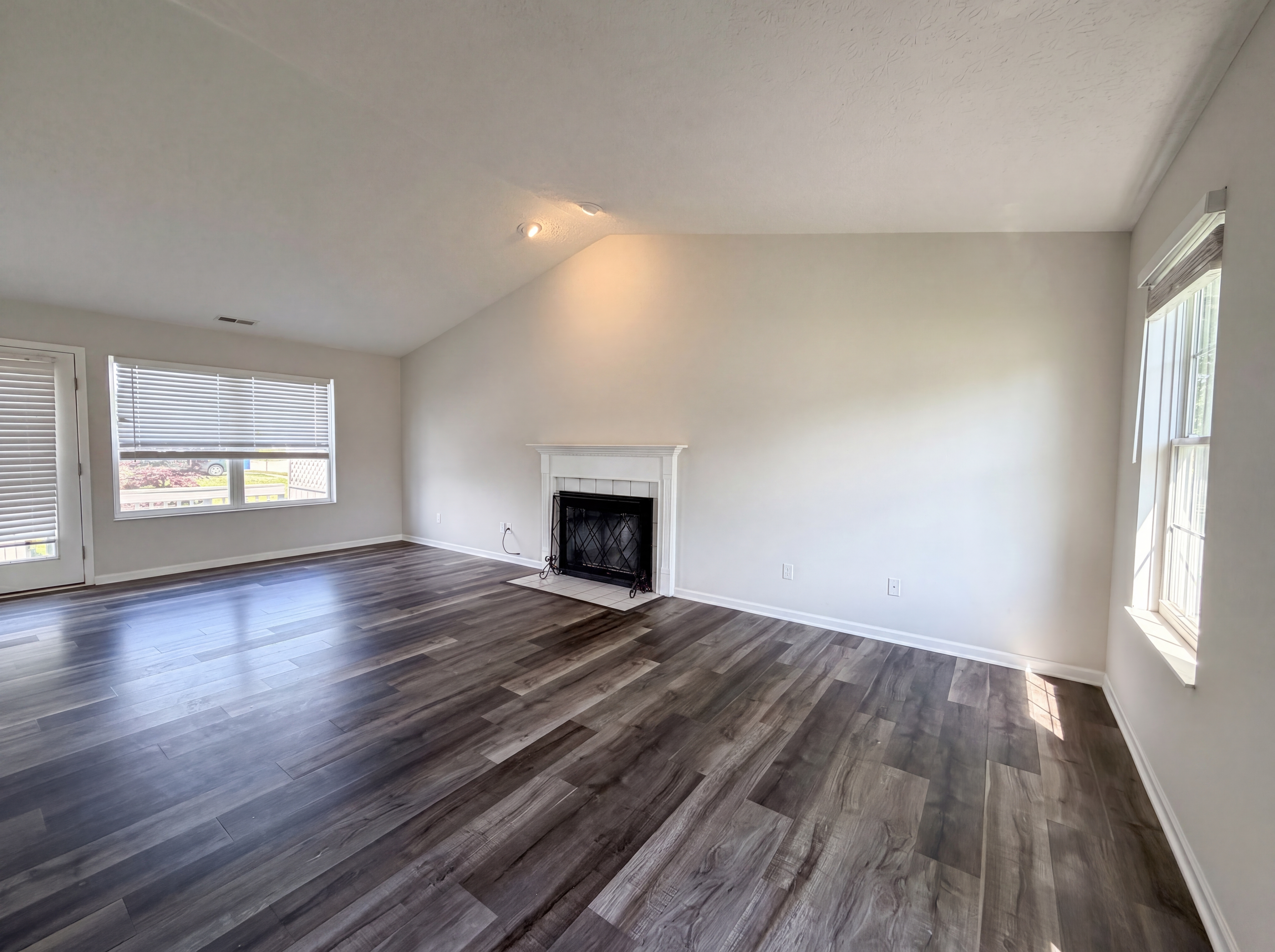 Photo 3 of 25 of 7296 Candlestone Dr, Reynoldsburg, OH