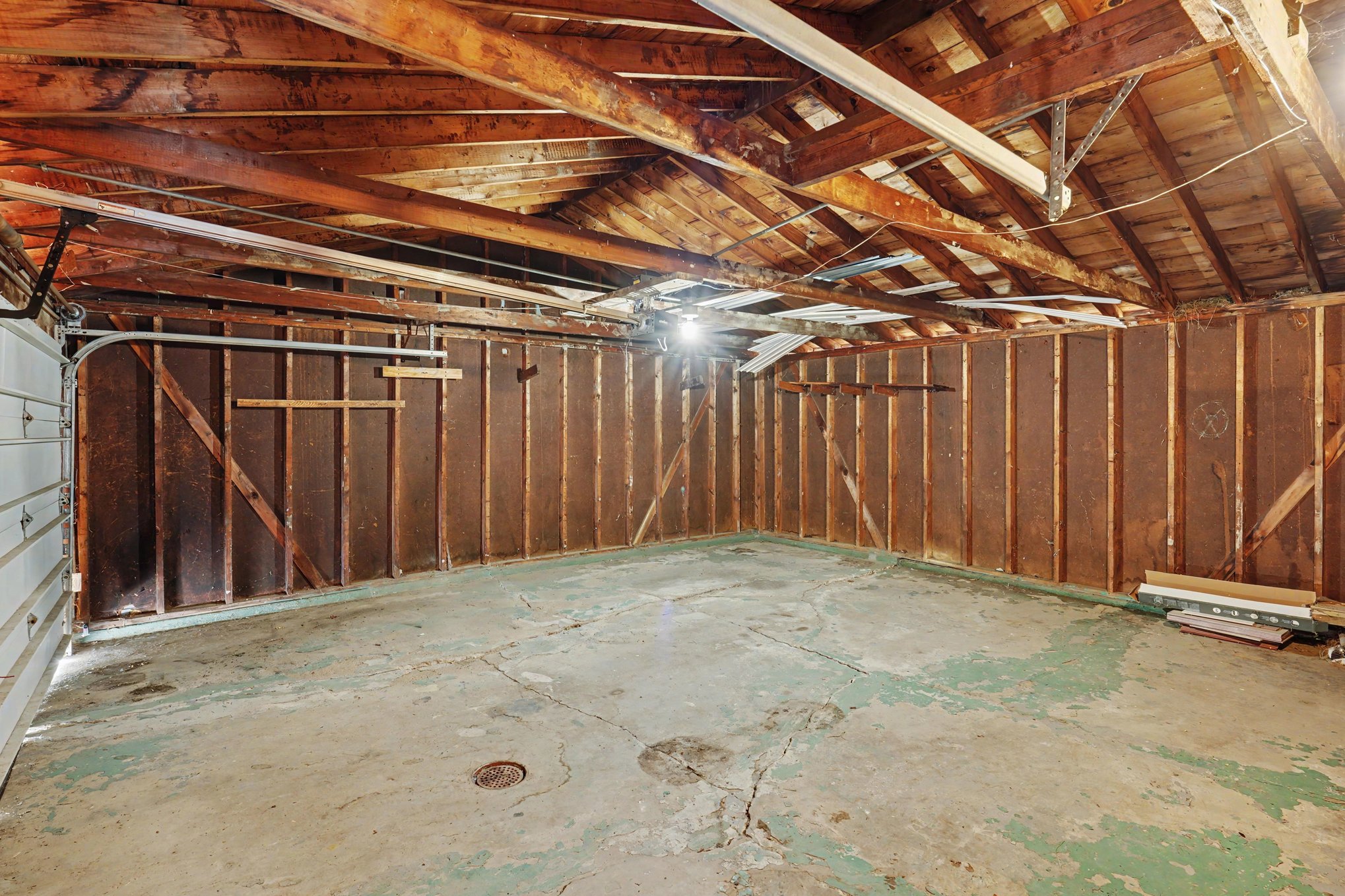 Photo 31 of 35 of 25142 Deerfield Dr, North Olmsted, OH