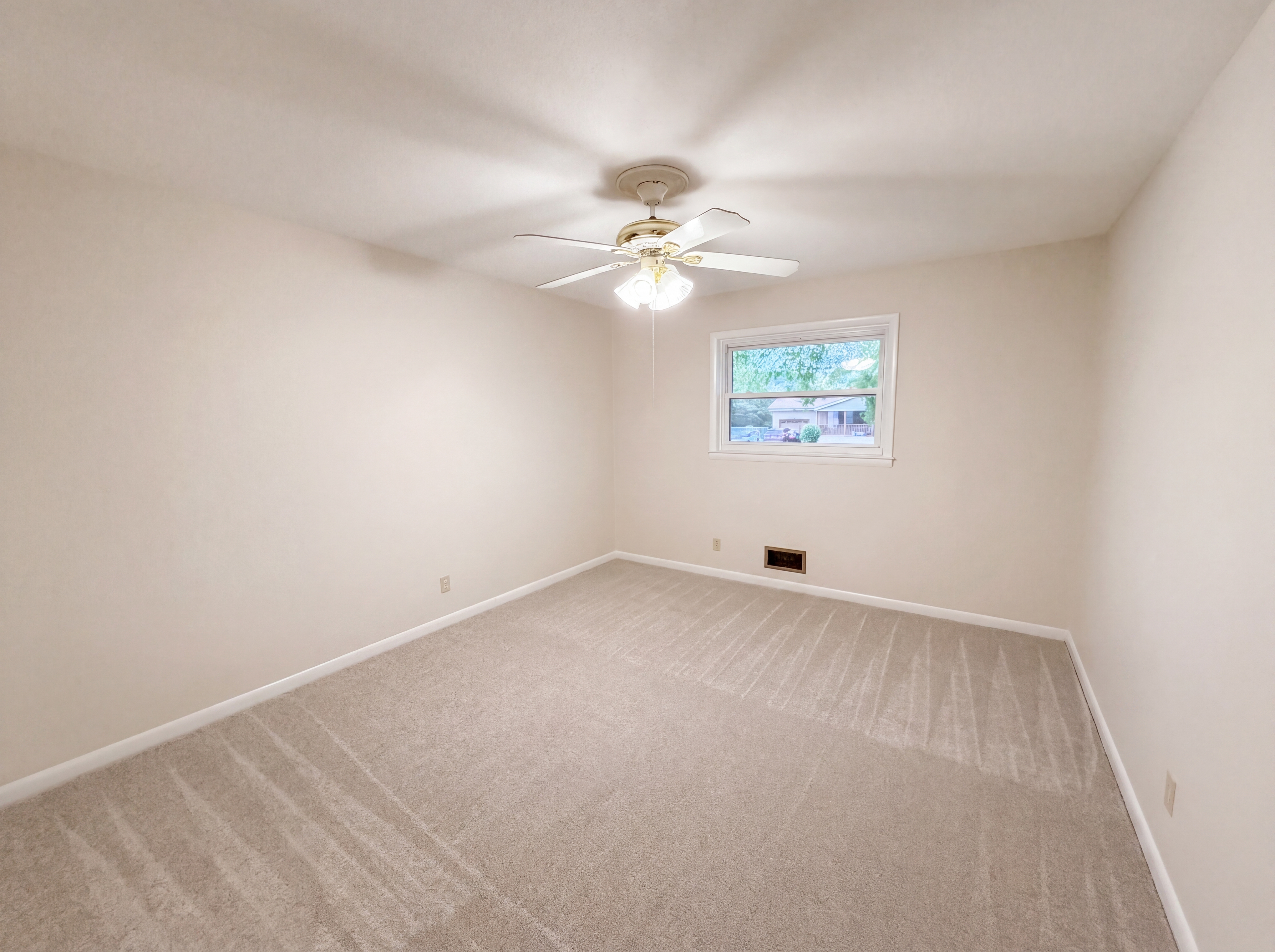 Photo 4 of 19 of 128 Greenview Dr, Kannapolis, NC