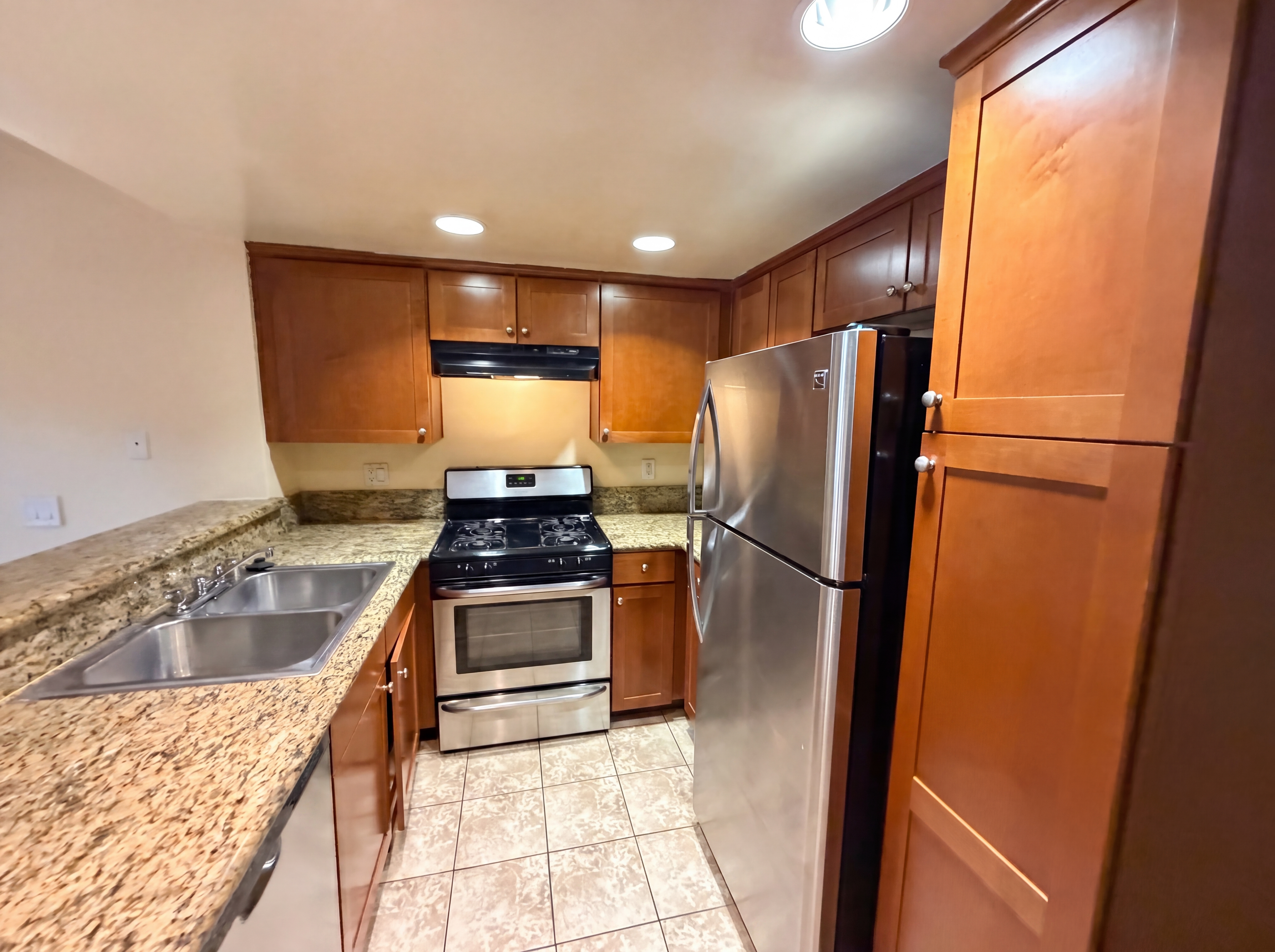 Photo 2 of 31 of 920 S Palmetto Ave, Ontario, CA