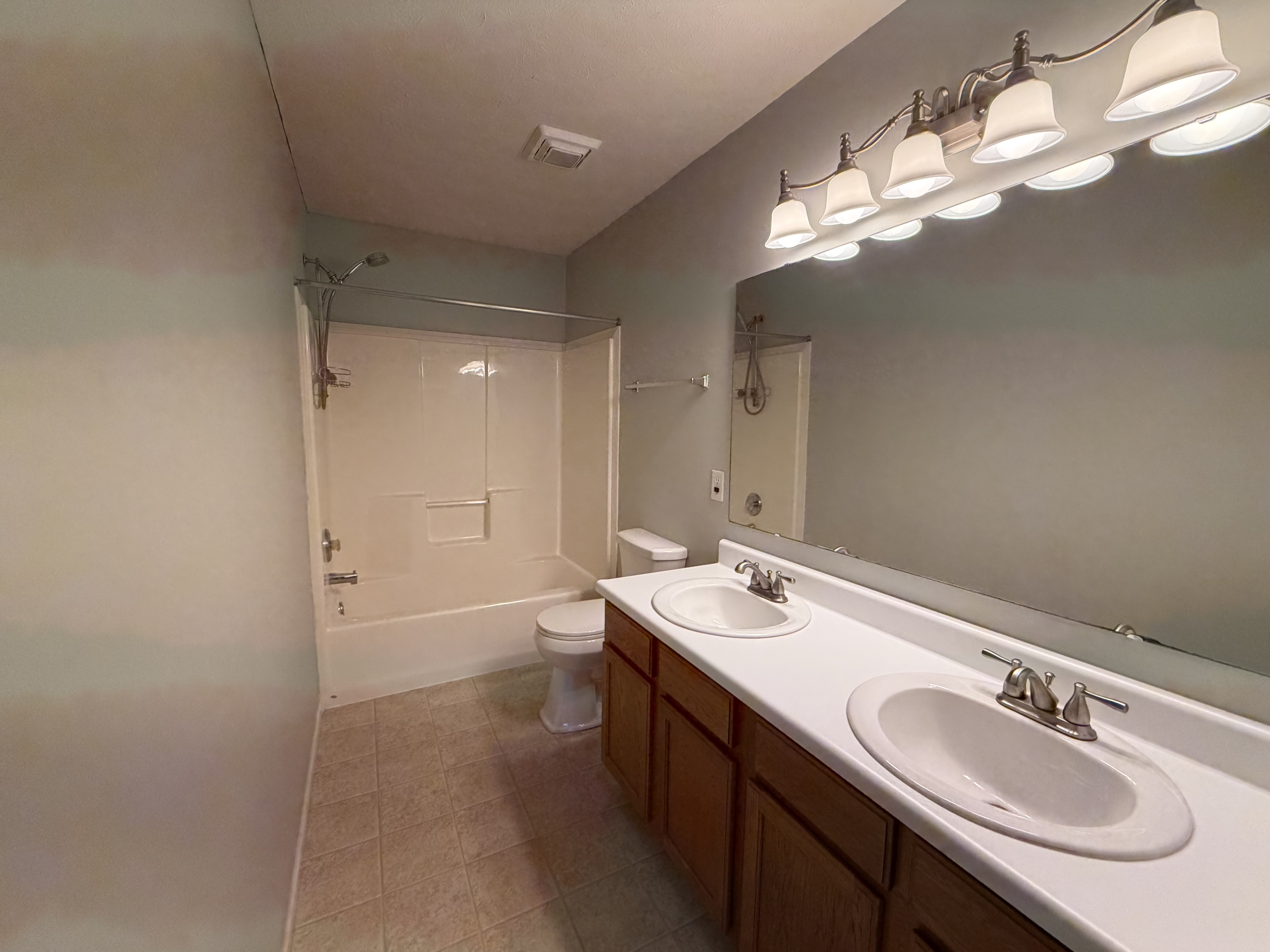 Photo 7 of 23 of 10605 Dunes Ct, Indianapolis, IN