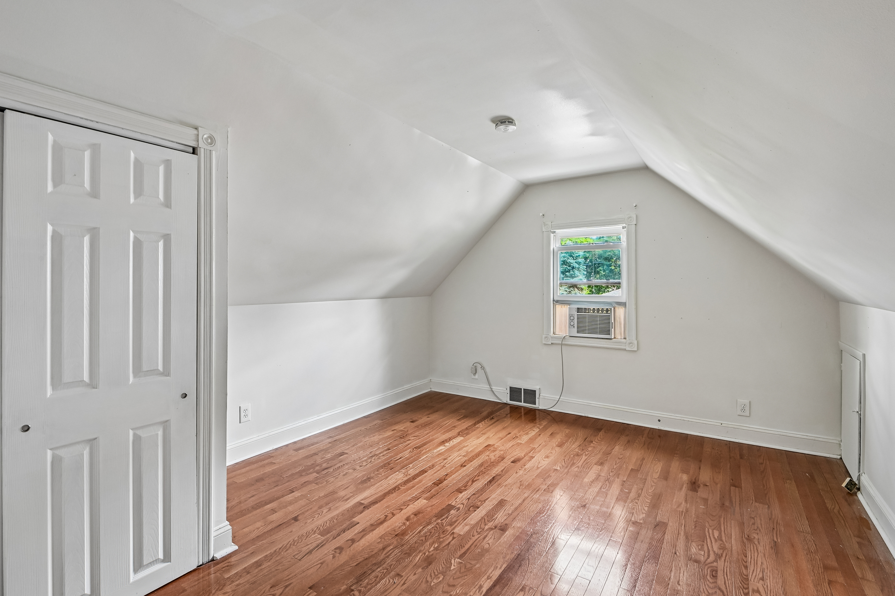 Photo 58 of 72 of 4811 Roslyn Rd, Downers Grove, IL