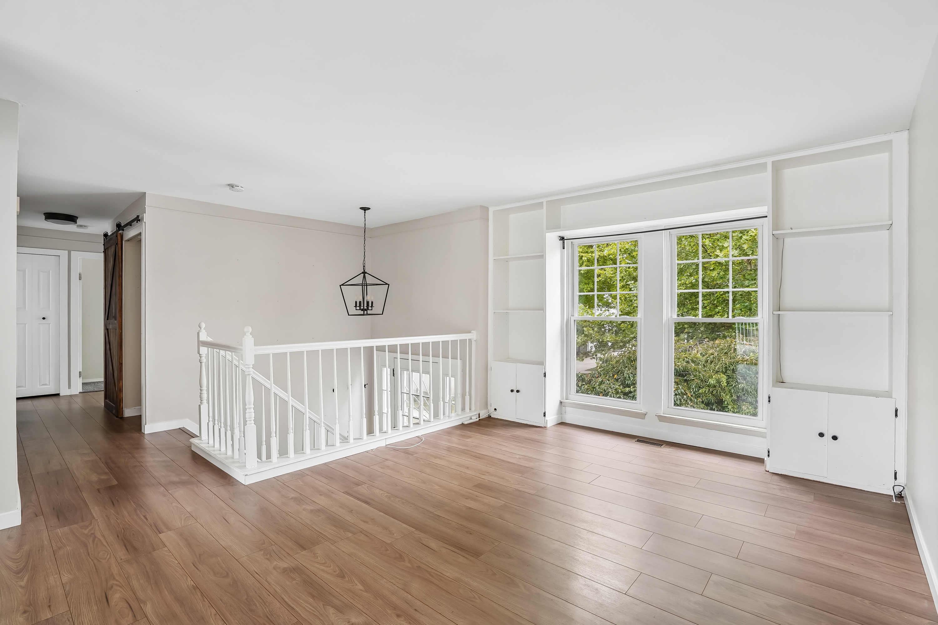 Photo 7 of 37 of 18923 Orleans Pl, Woodhaven, MI