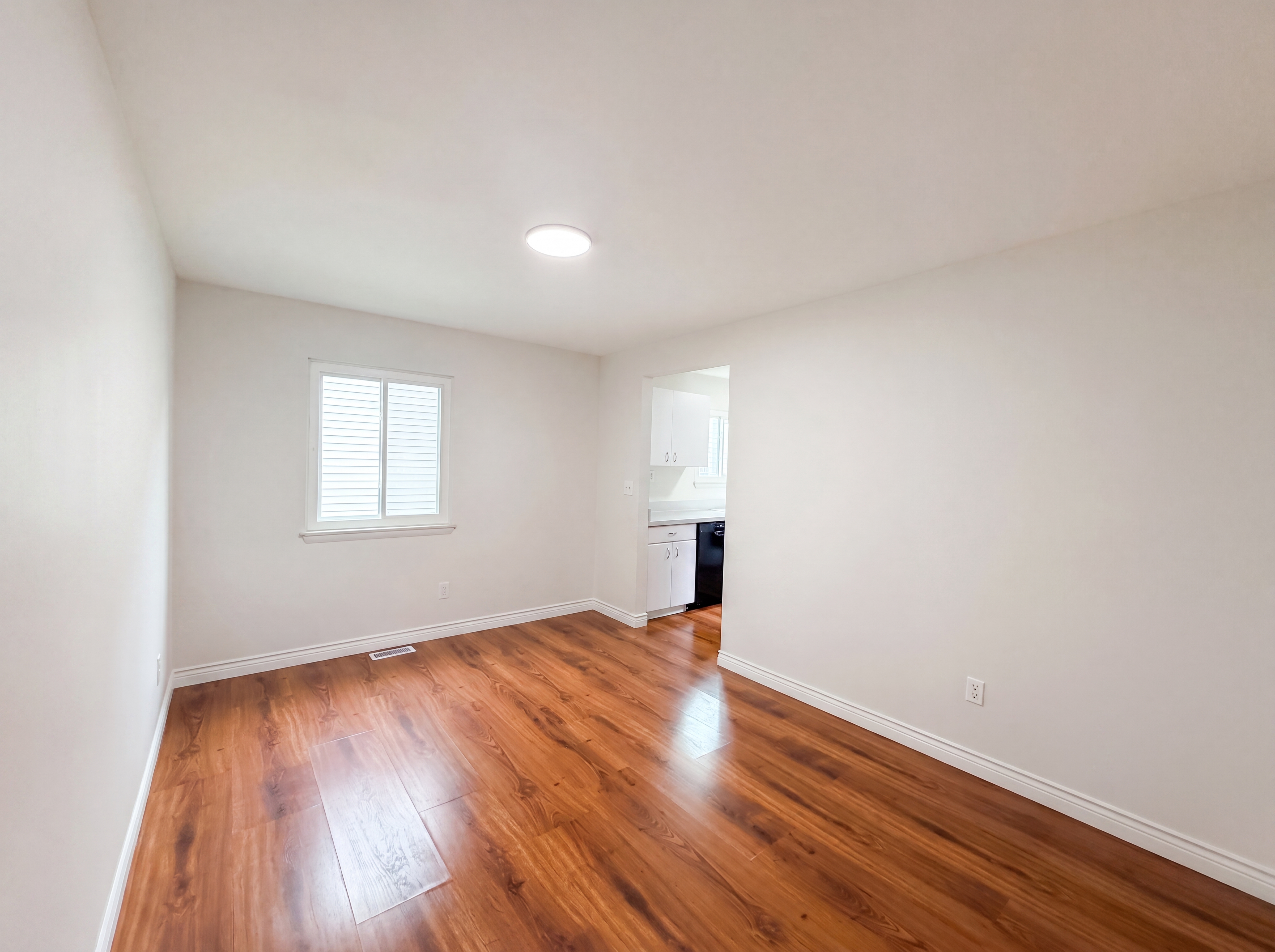 Photo 6 of 19 of 33522 Fernwood St, Westland, MI