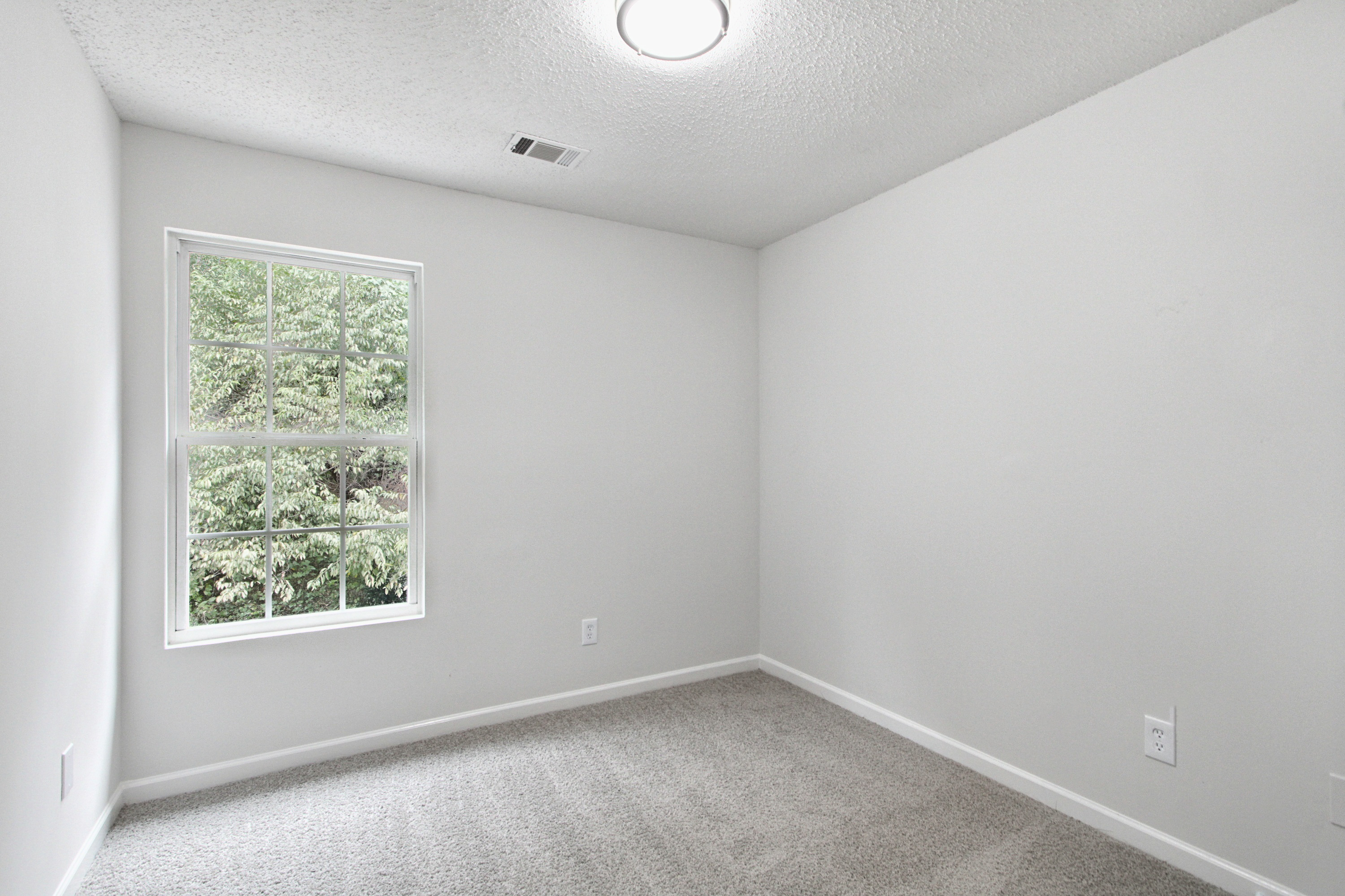 Photo 13 of 31 of 1508 Box Cir, Winder, GA