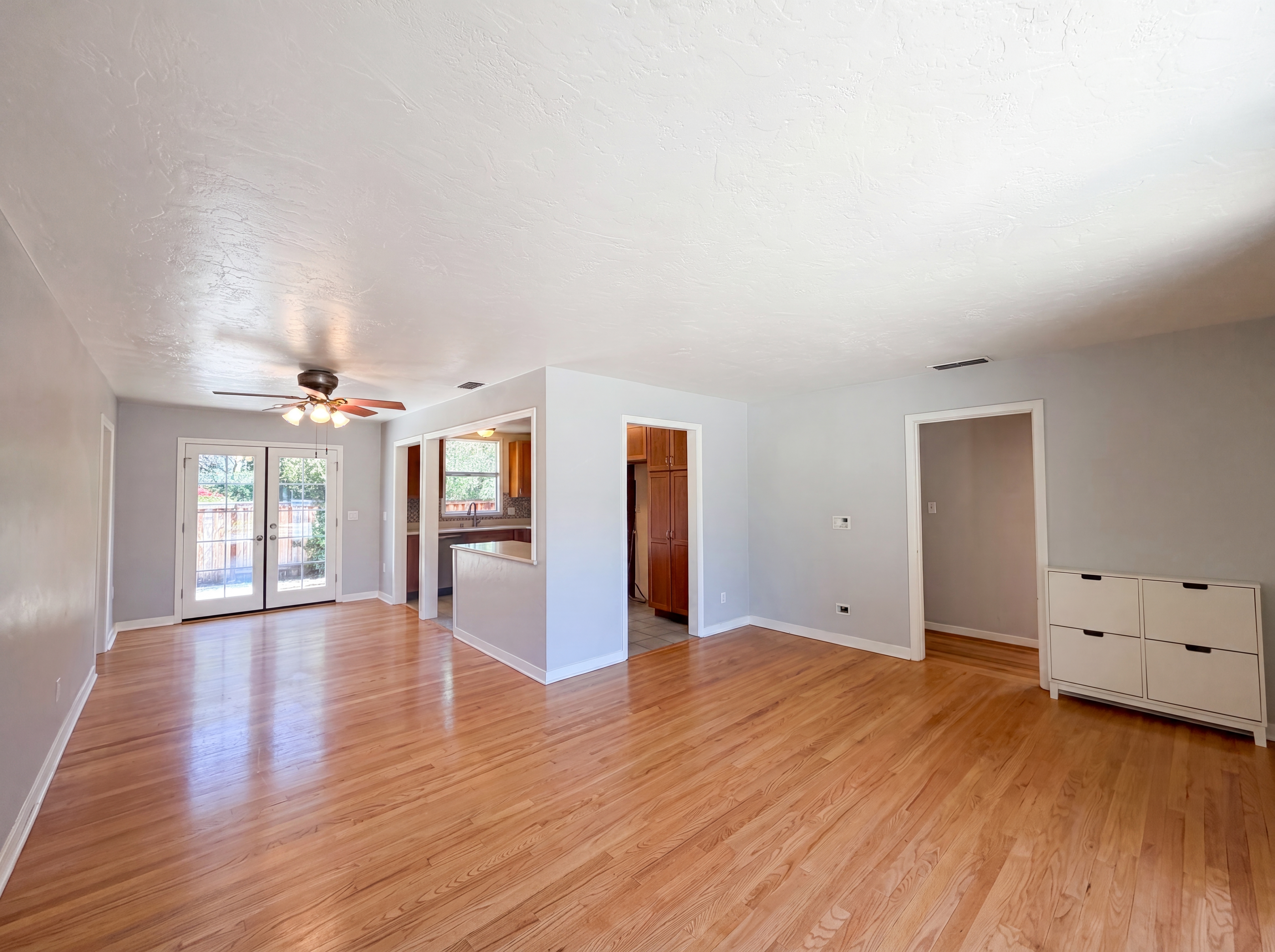 Photo 7 of 29 of 6015 12th Ave, Sacramento, CA