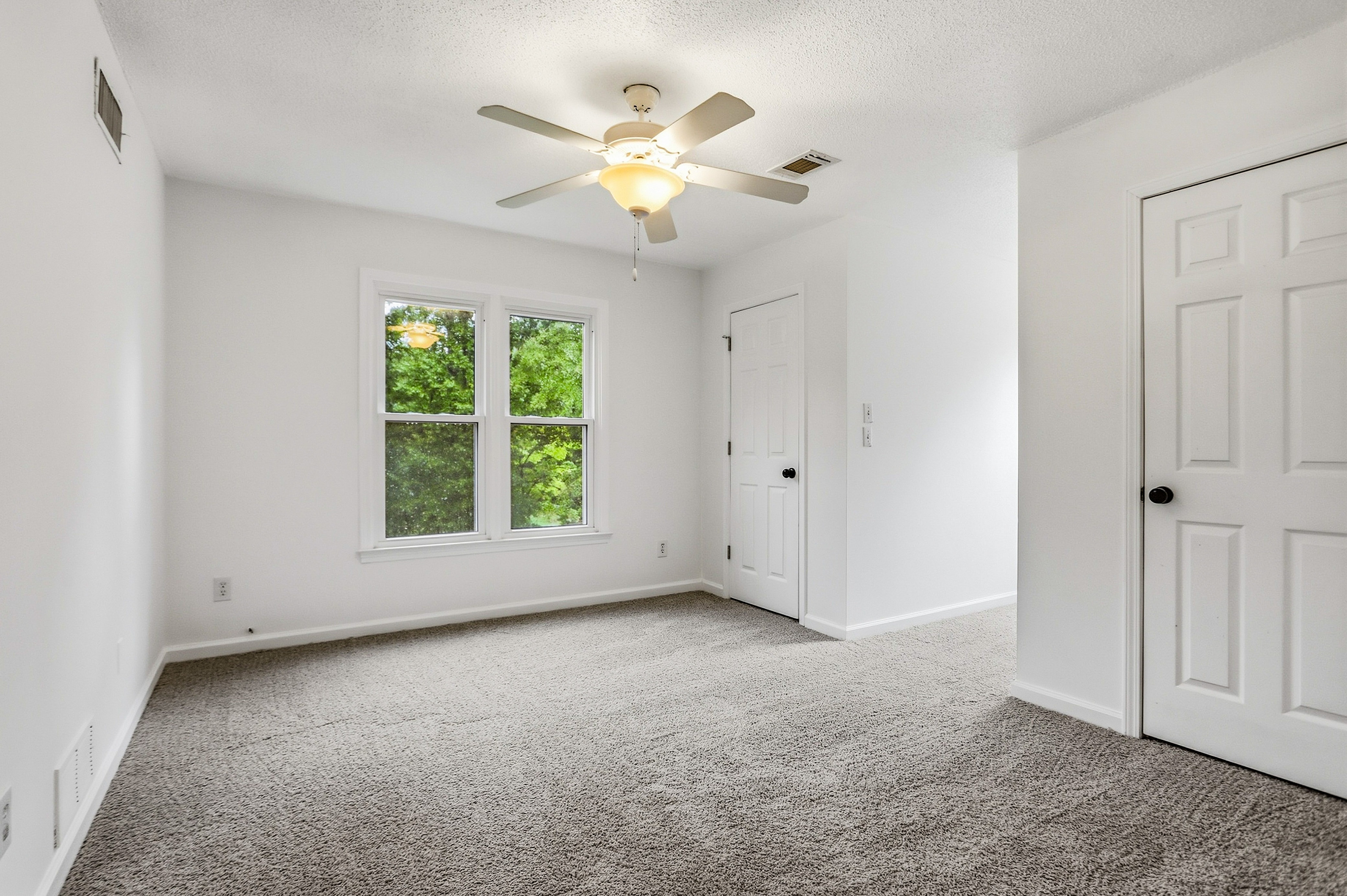 Photo 17 of 40 of 1025 Crown Corners Dr, McDonough, GA