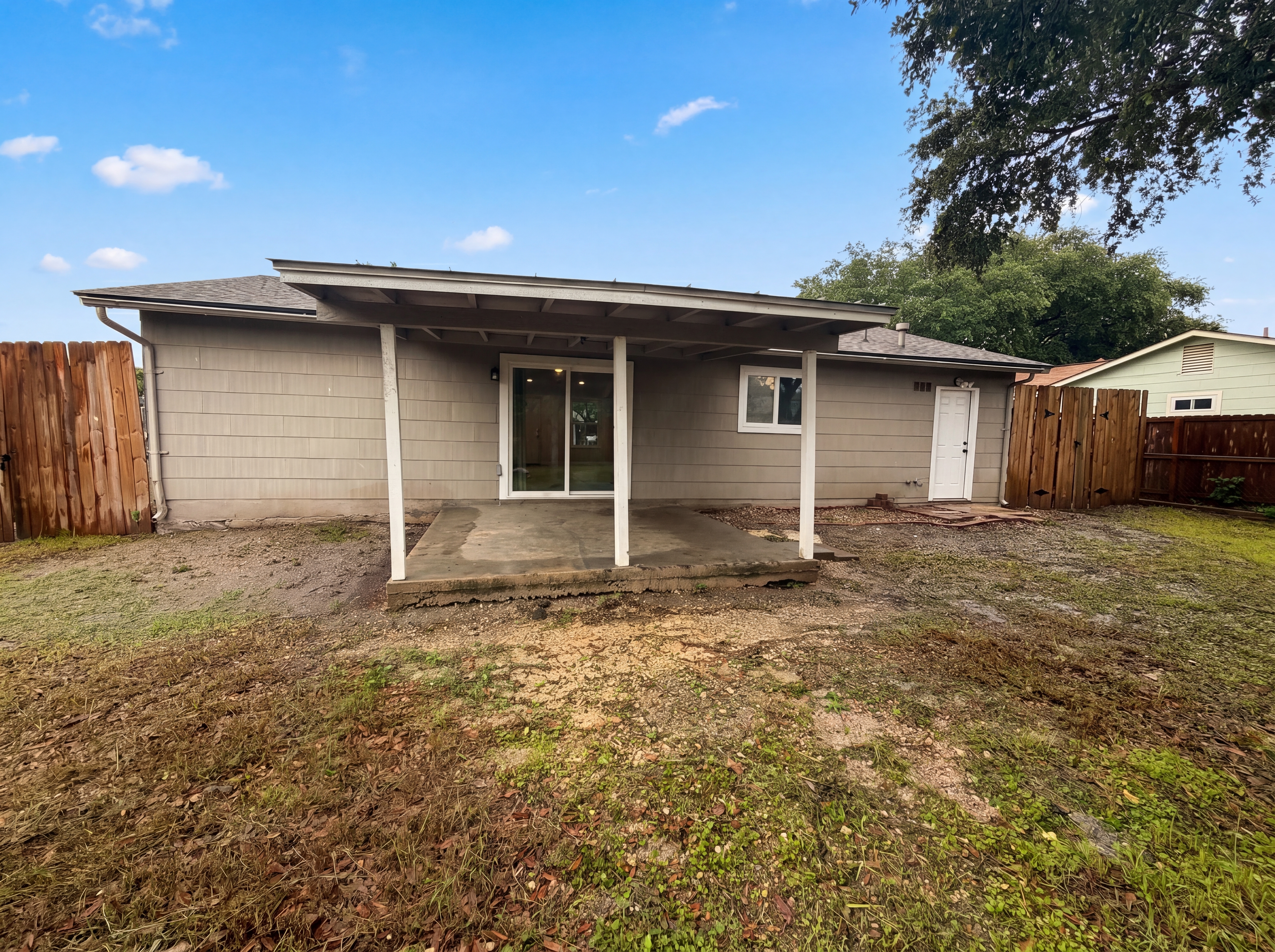 Photo 5 of 16 of 3702 Autumn Ln, San Antonio, TX