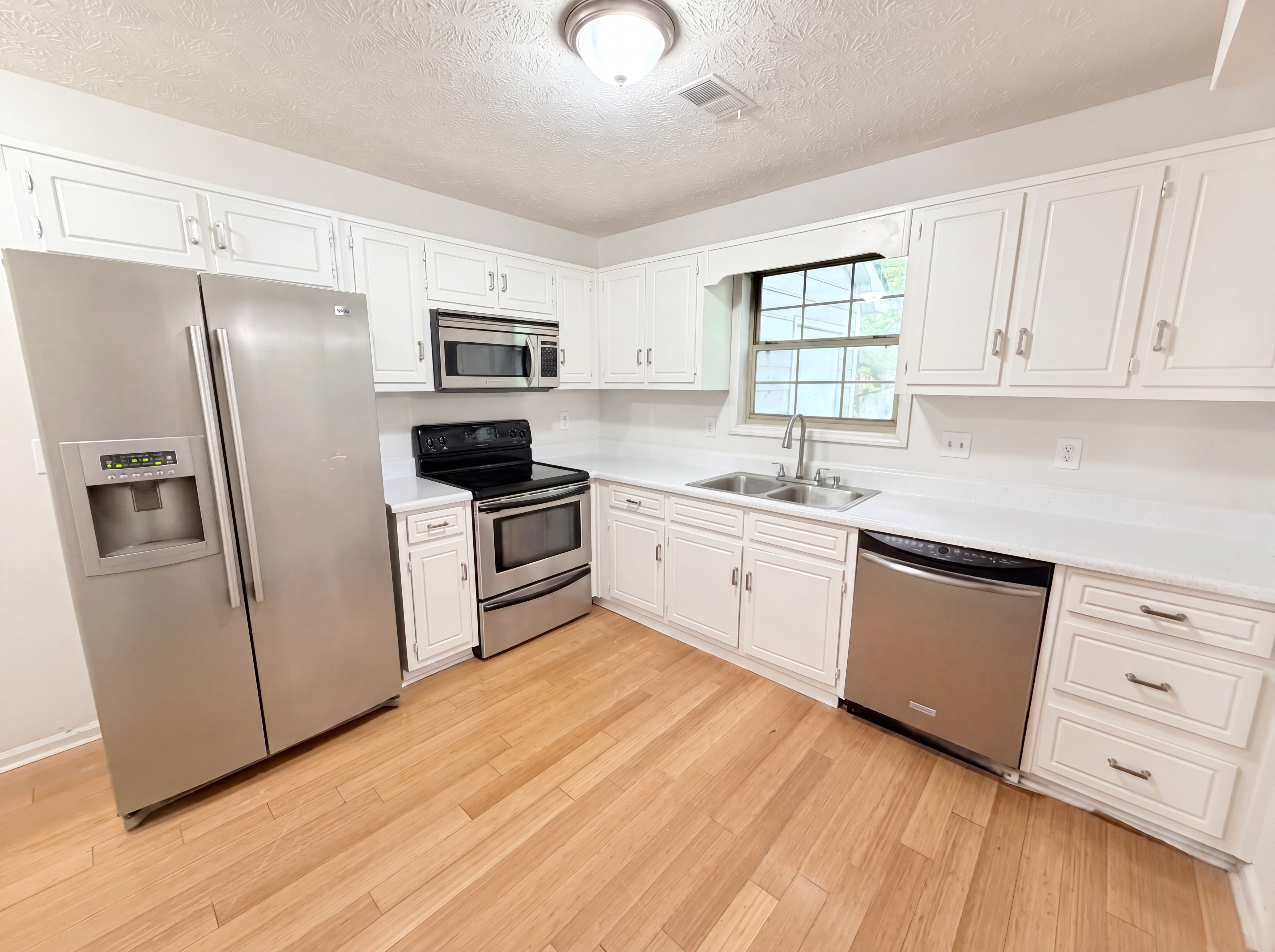 Photo 7 of 23 of 4558 Coopers Creek Pl SE, Smyrna, GA