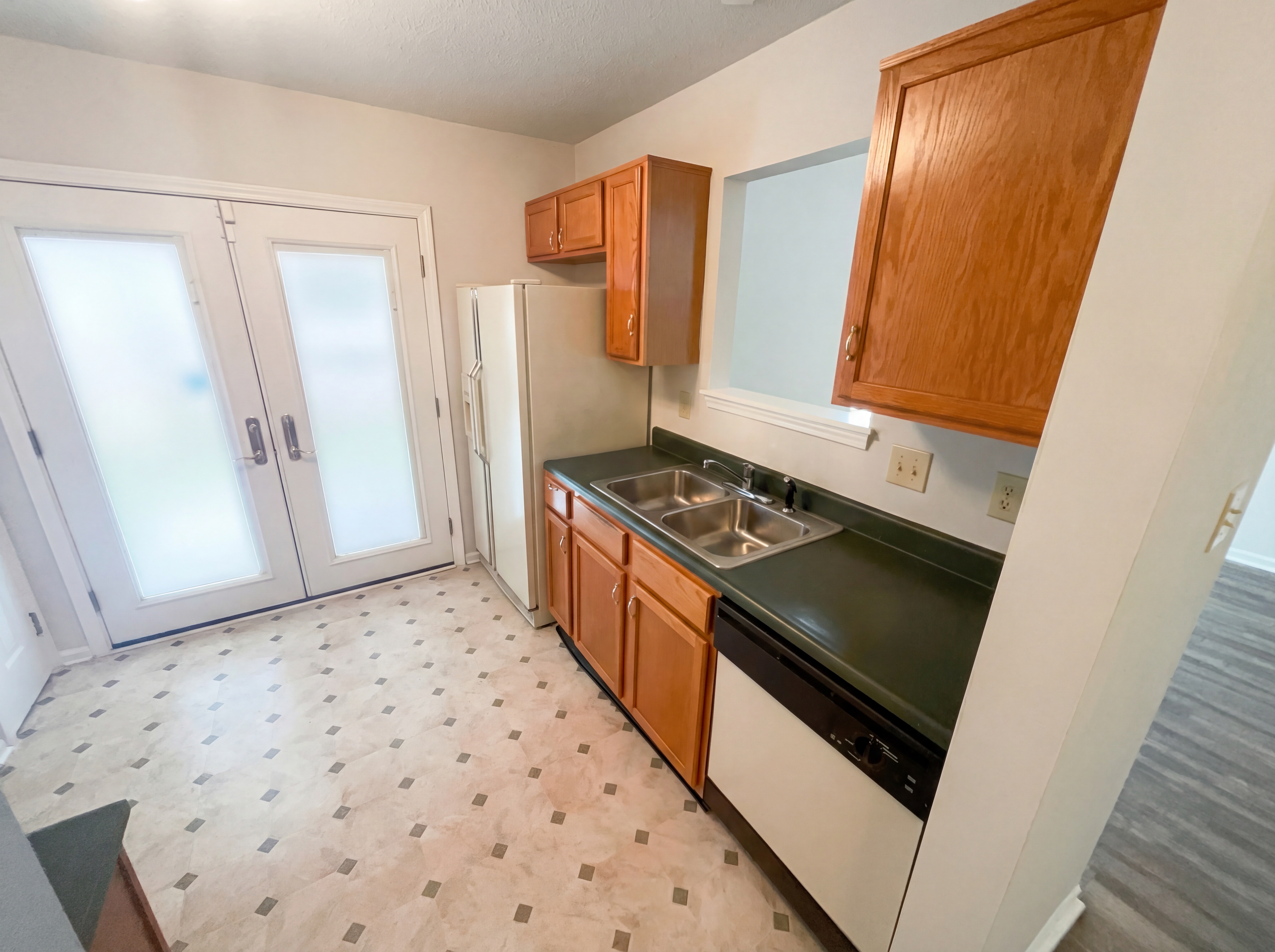 Photo 12 of 25 of 4925 Pembridge Dr, Indianapolis, IN