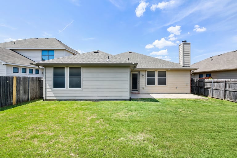 Photo 5 of 26 - 1704 Quail Grove Dr, Fort Worth, TX 76177