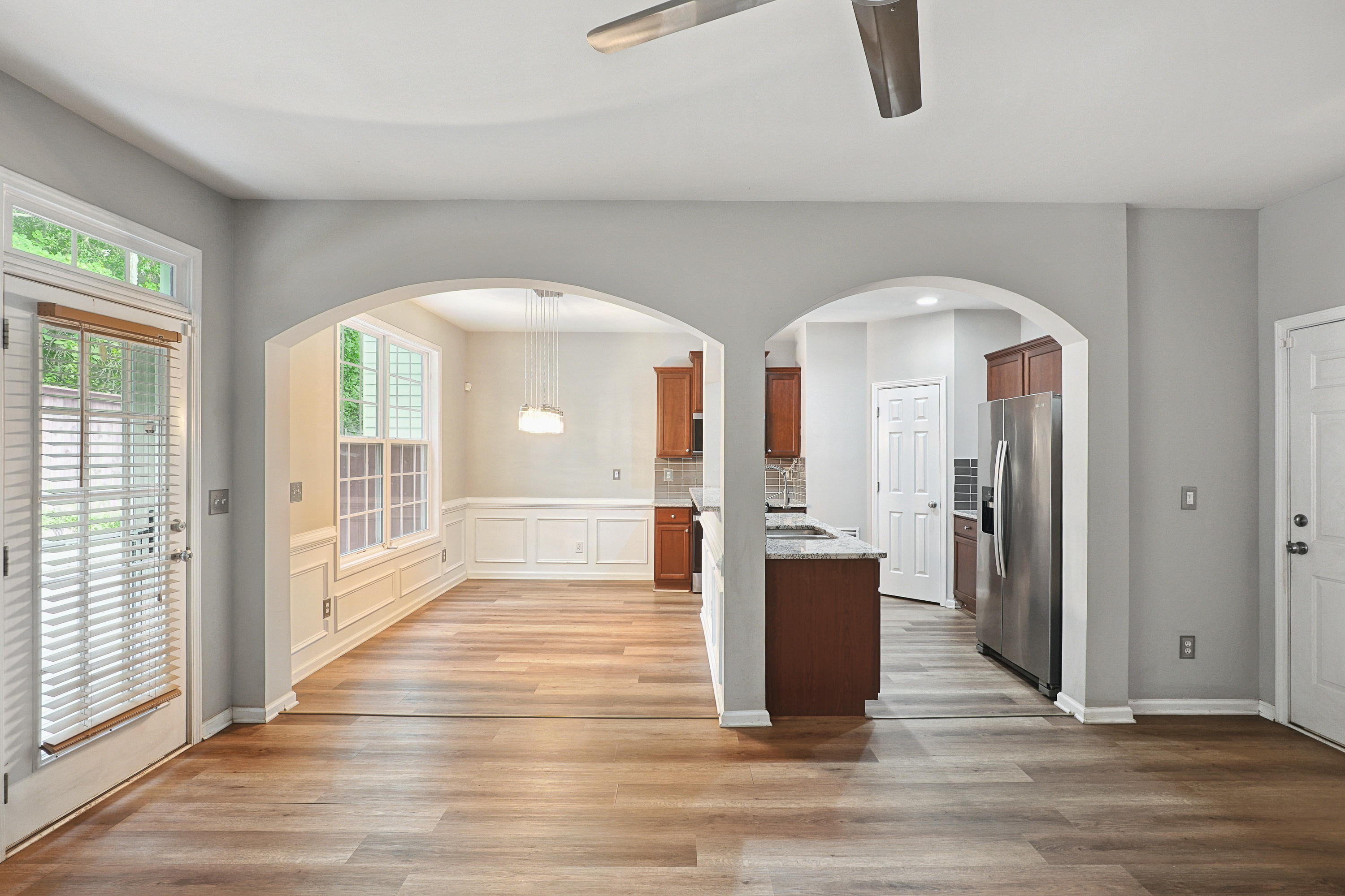 Photo 3 of 27 of 5659 Chatham Cir, Norcross, GA