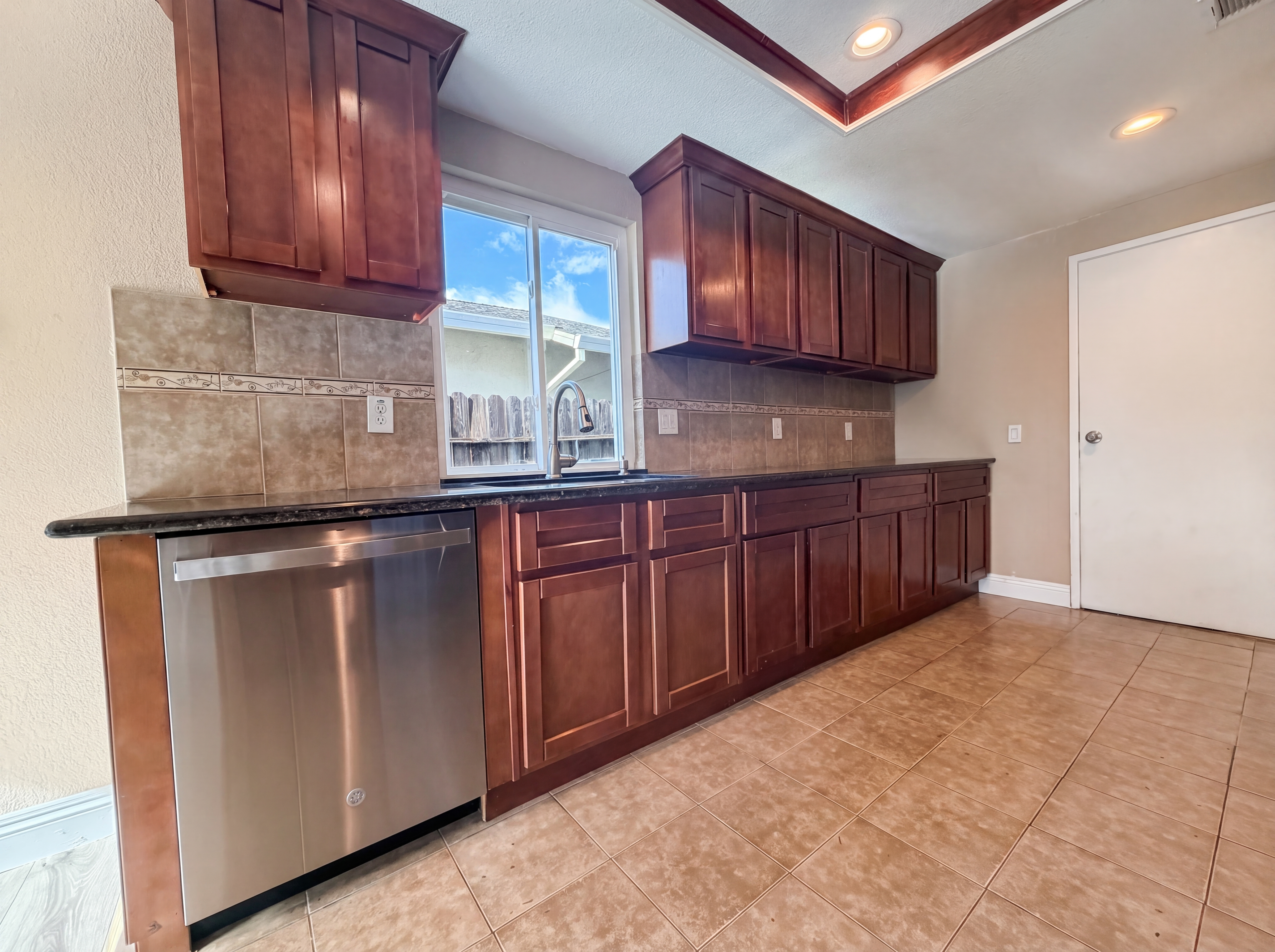 Photo 10 of 20 of 8232 Moorhaven Way, Sacramento, CA
