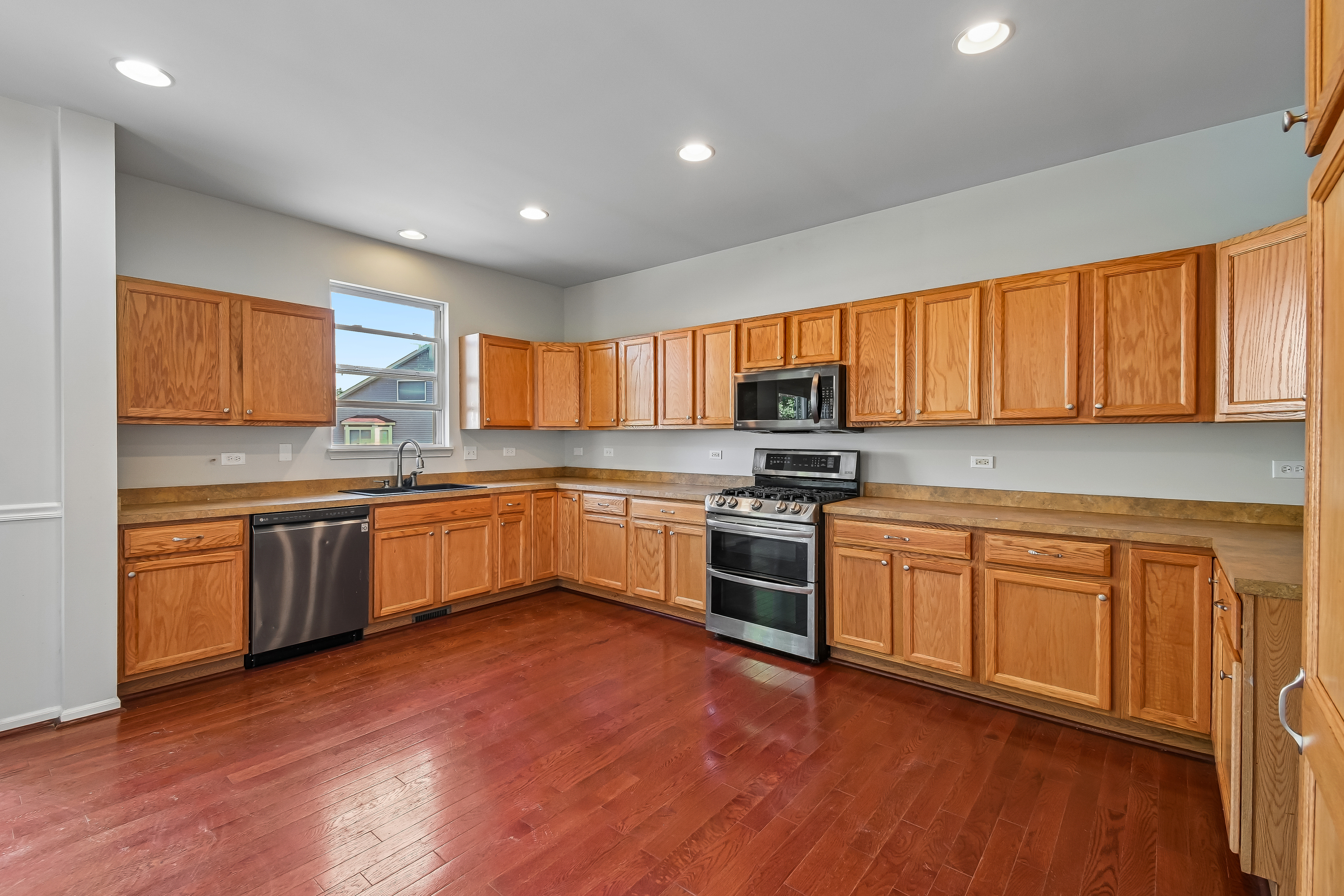 Photo 2 of 69 of 1409 Baltz Dr, Joliet, IL