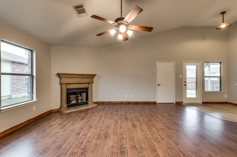 Photo 5 of 28 - 420 Ame Ln, Royse City, TX 75189