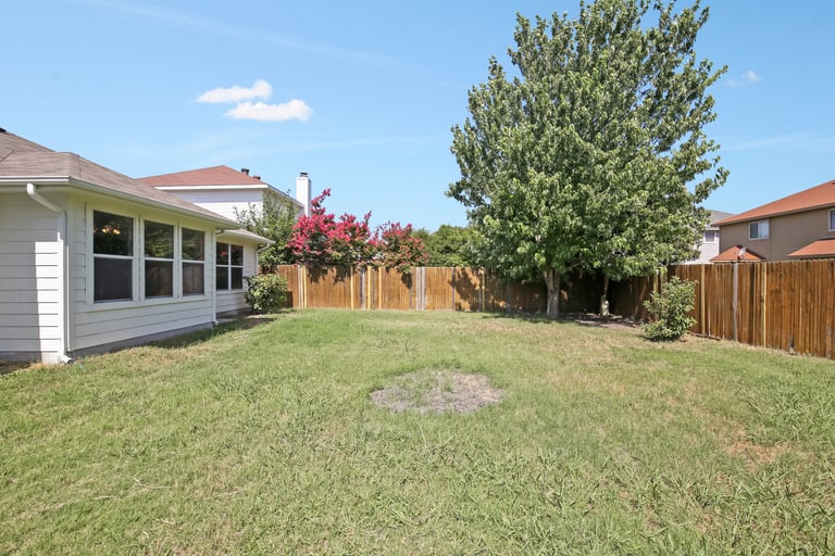 Photo 26 of 26 - 9812 Parkmere Dr, Fort Worth, TX 76108