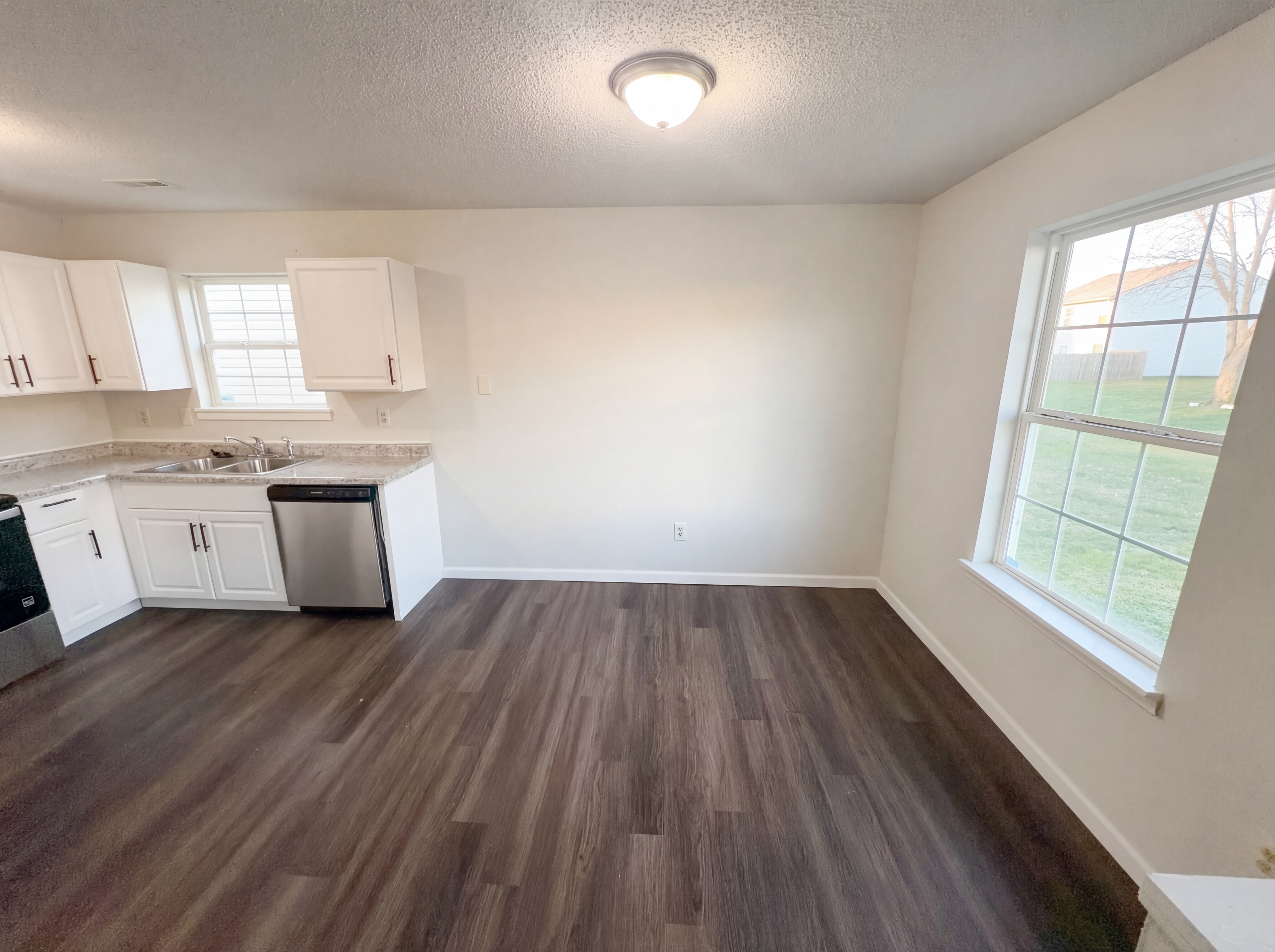 Photo 9 of 20 of 6654 Hazelhatch Dr, Indianapolis, IN