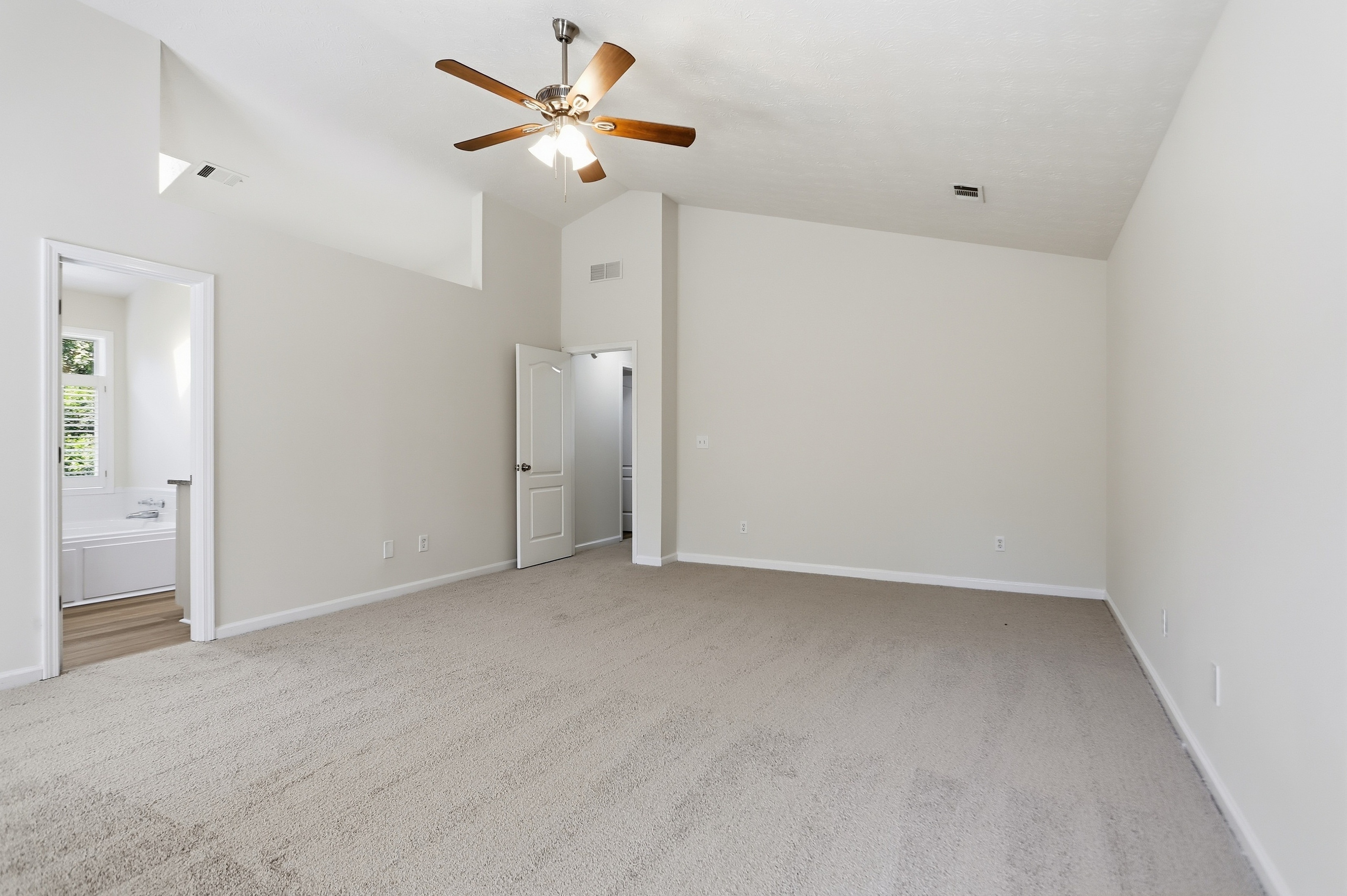 Photo 4 of 46 of 3205 Summit Place Dr, Loganville, GA