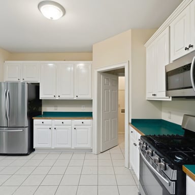 Property photo 2 of 100 Clay Ct