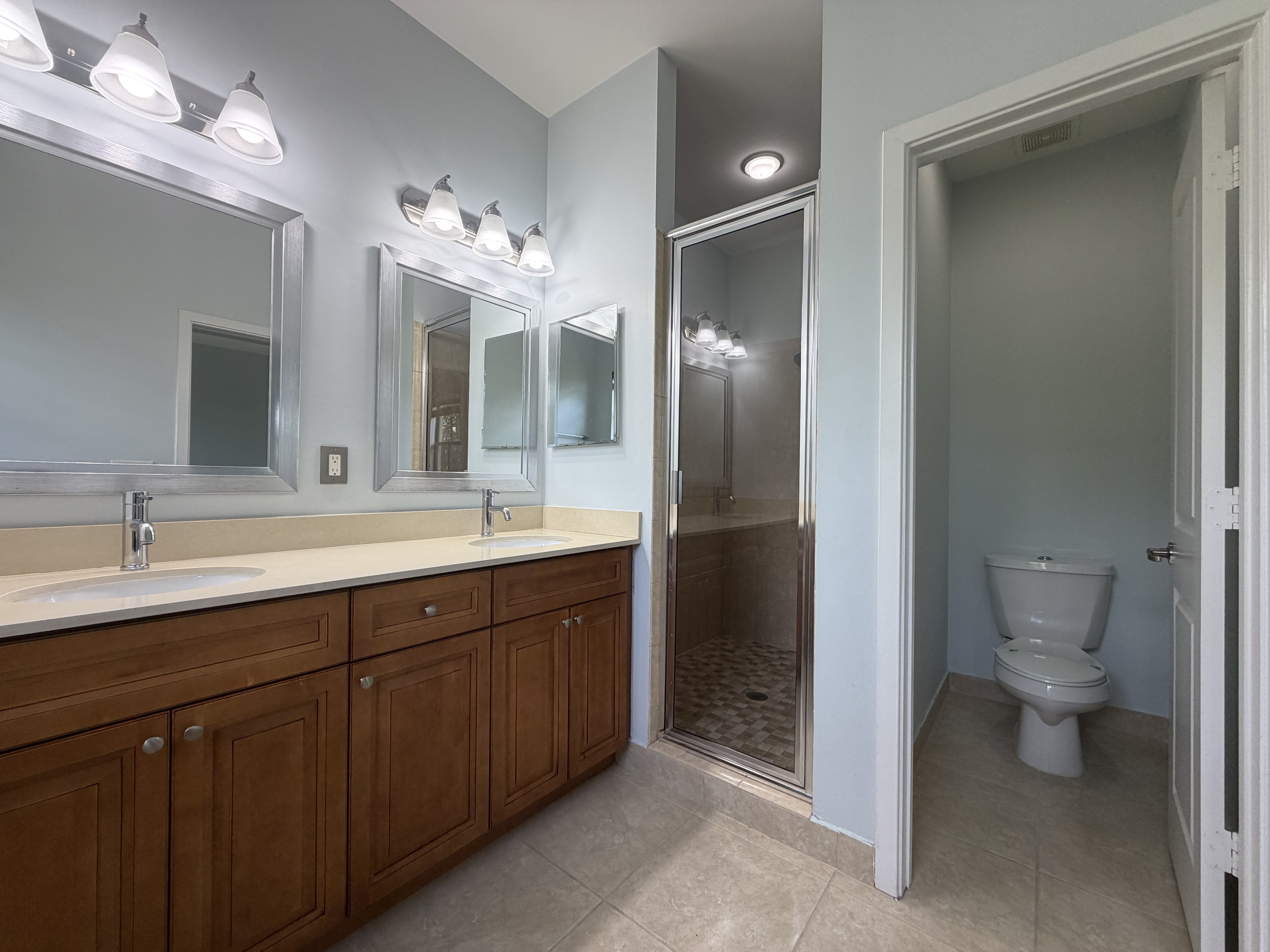 Photo 12 of 30 of 4967 NW 59th St, Tamarac, FL