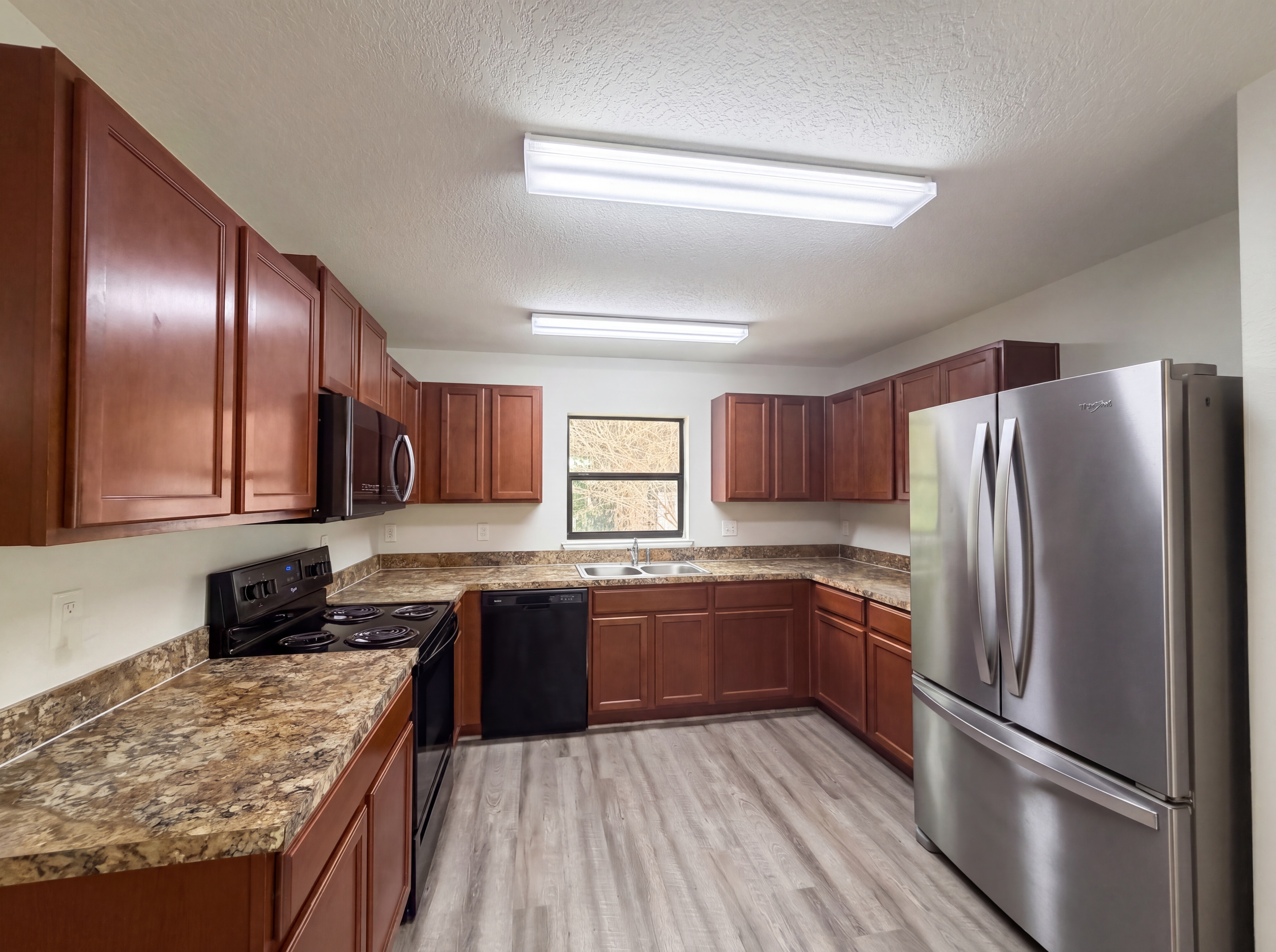 Photo 2 of 21 of 2440 Bracknell Forest Trl, Tavares, FL