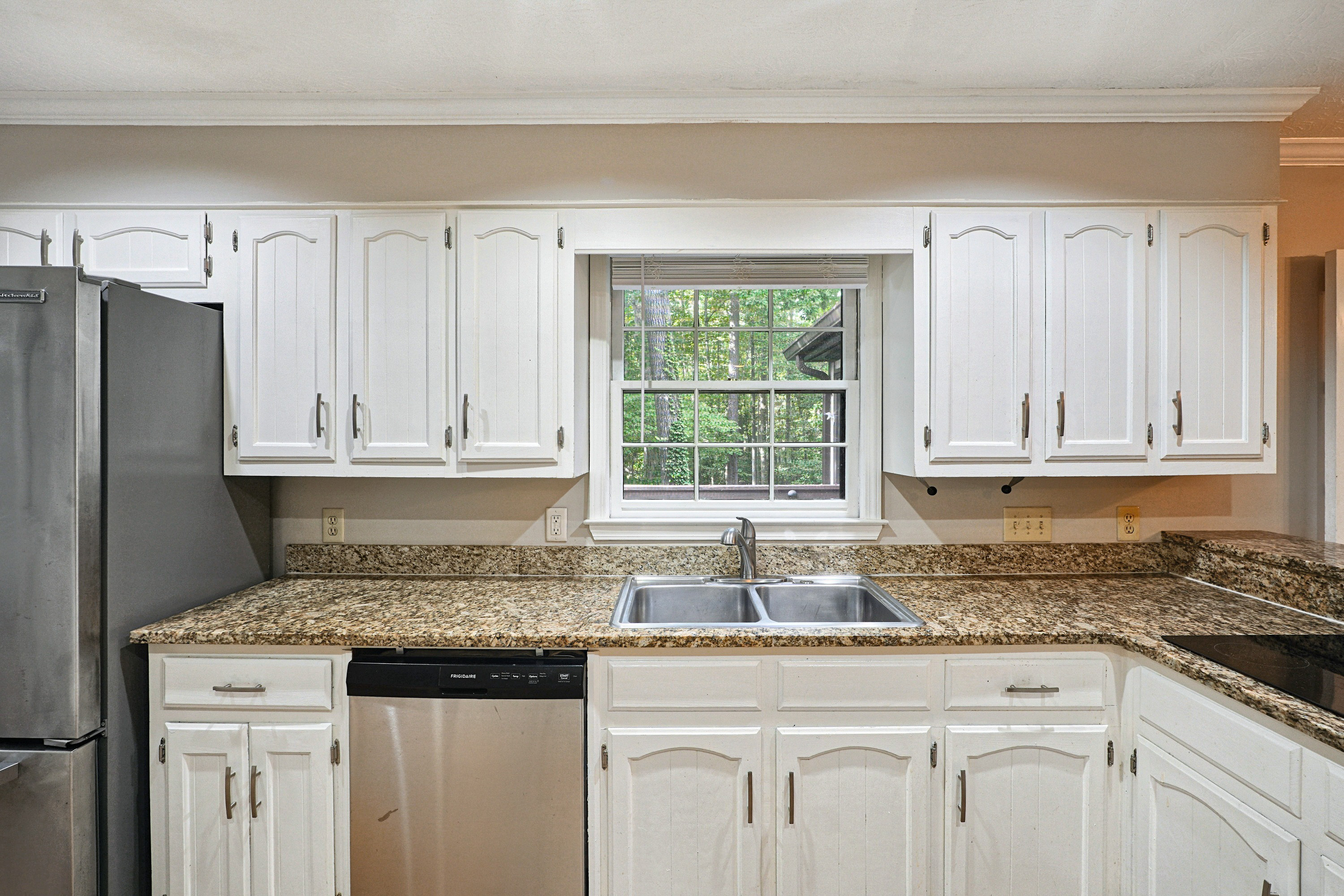 Photo 2 of 63 of 2360 Kimbrough Ct, Sandy Springs, GA