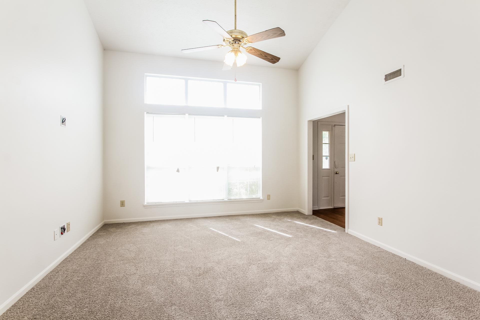Photo 7 of 22 of 7641 Germander Ln, Indianapolis, IN