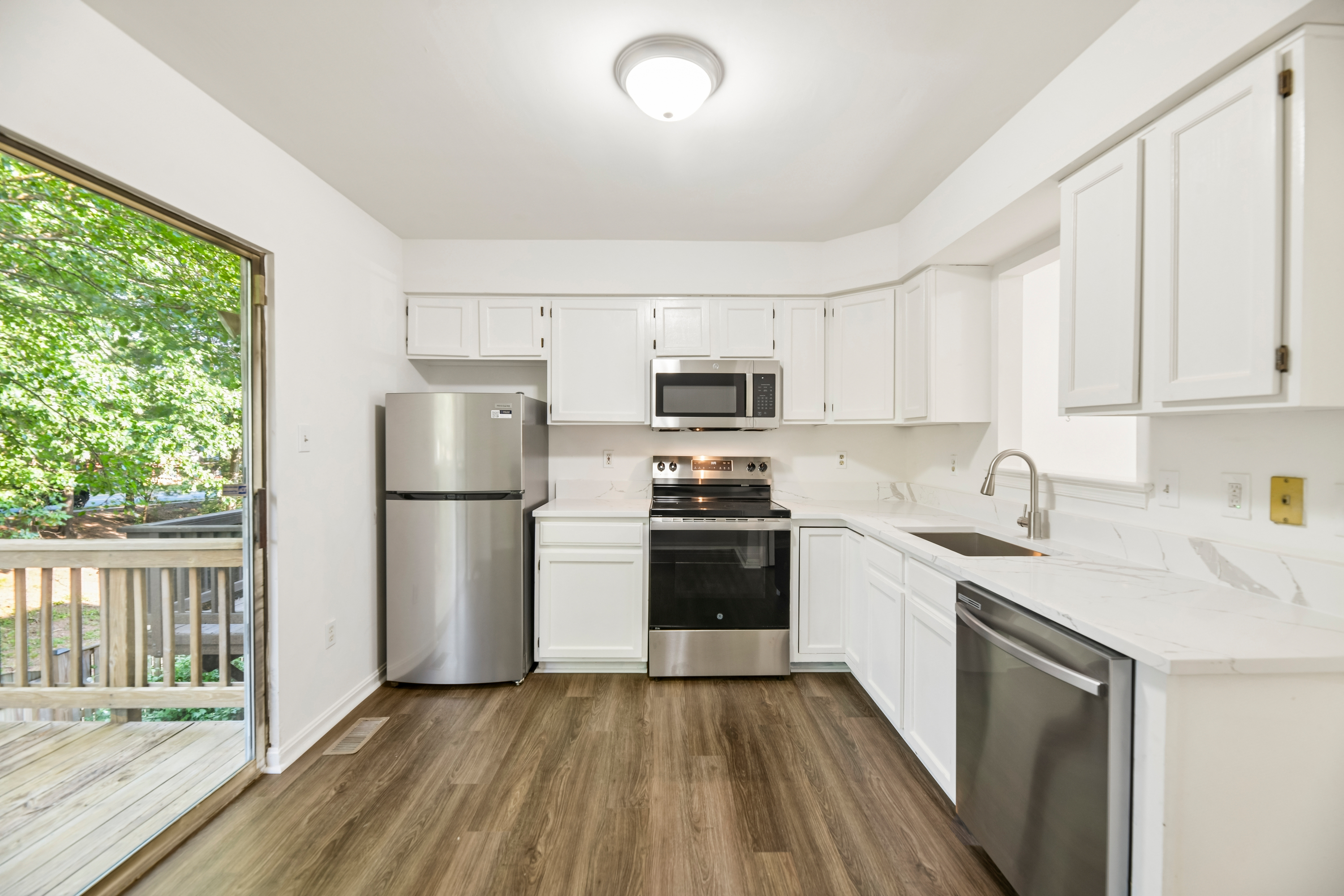 Photo 31 of 37 of 6866 Chasewood Cir, Centreville, VA