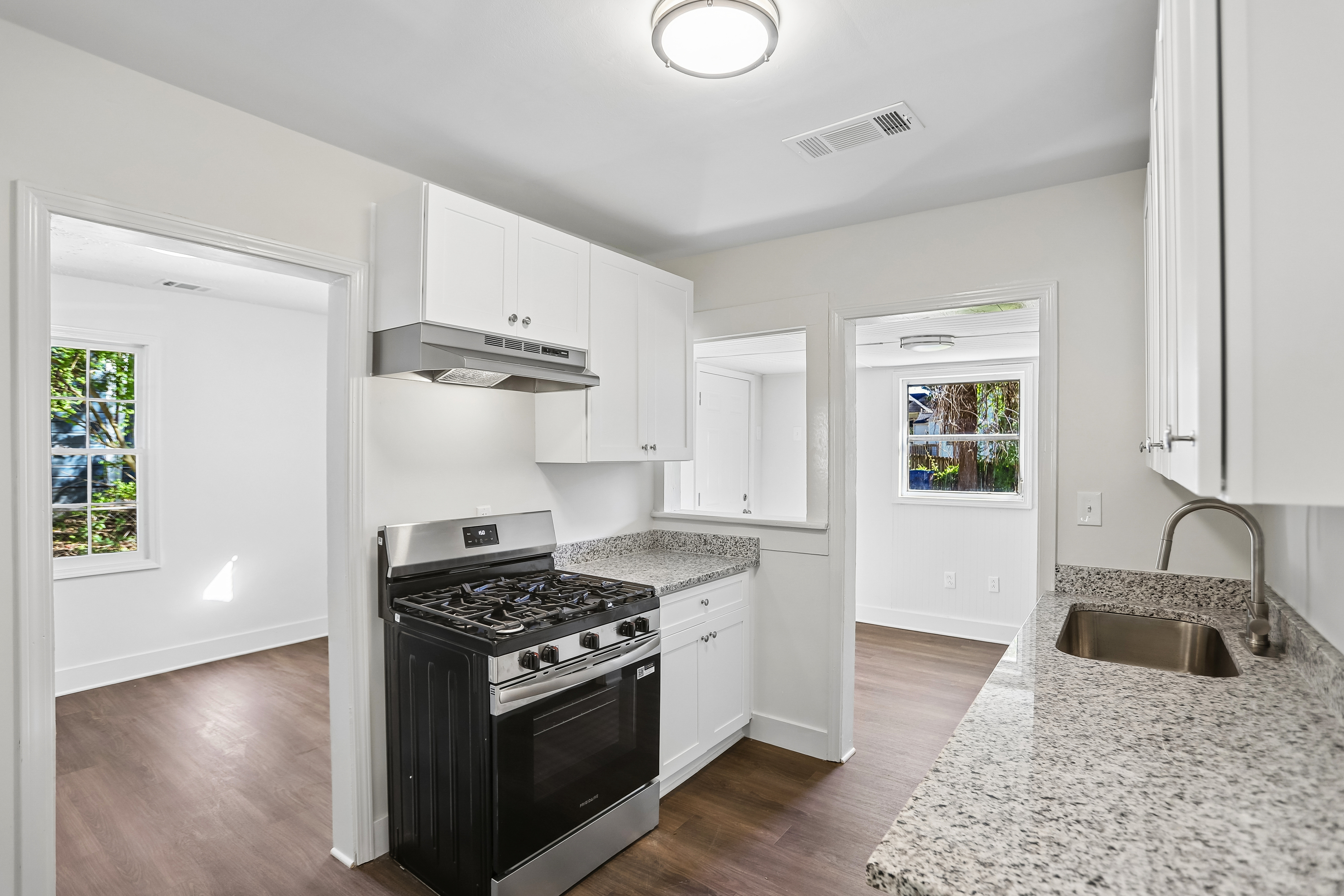 Photo 3 of 53 of 1330 Lynford Dr SW, Atlanta, GA