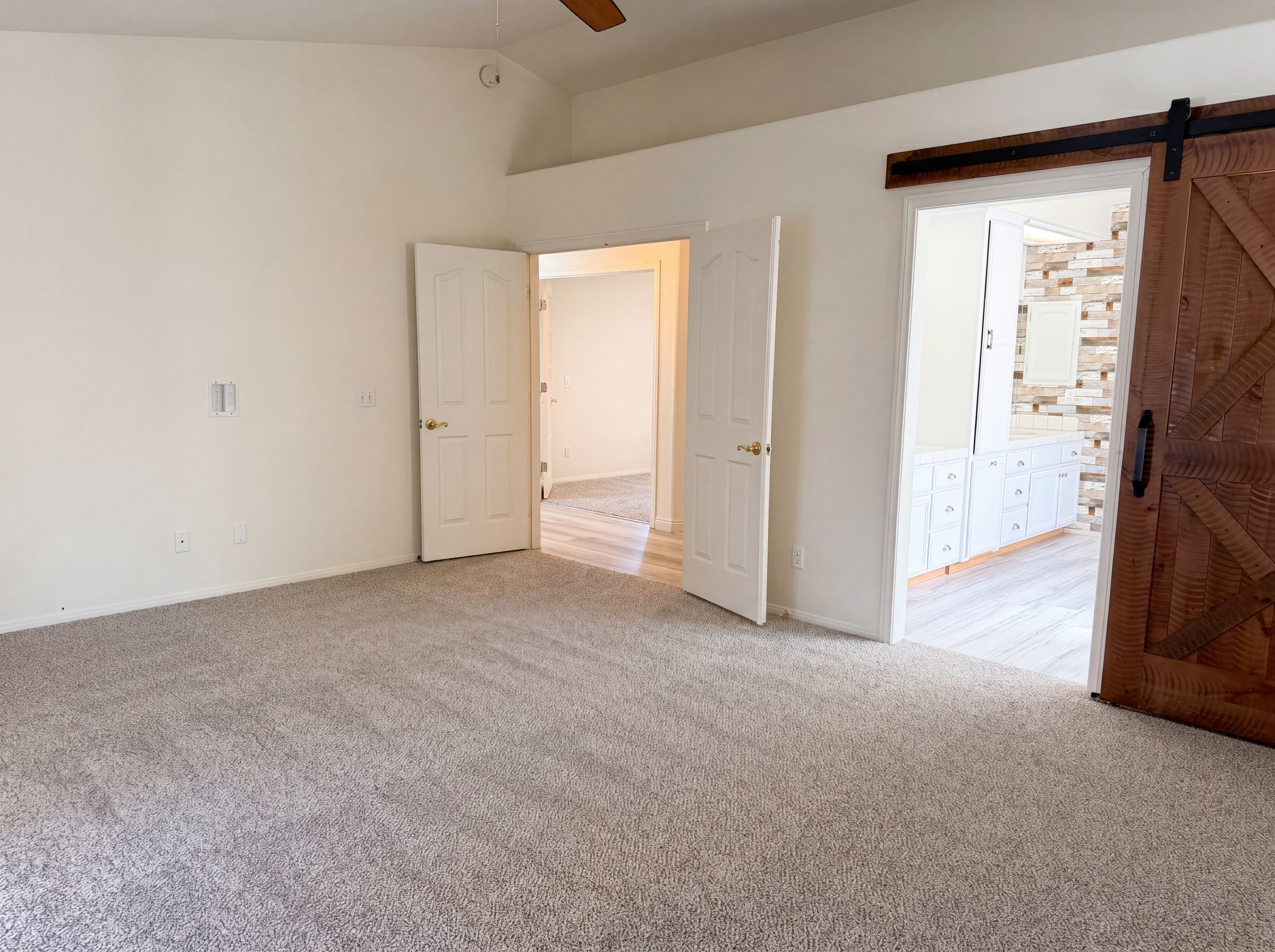 Photo 4 of 28 of 15358 Lookout Rd, Apple Valley, CA