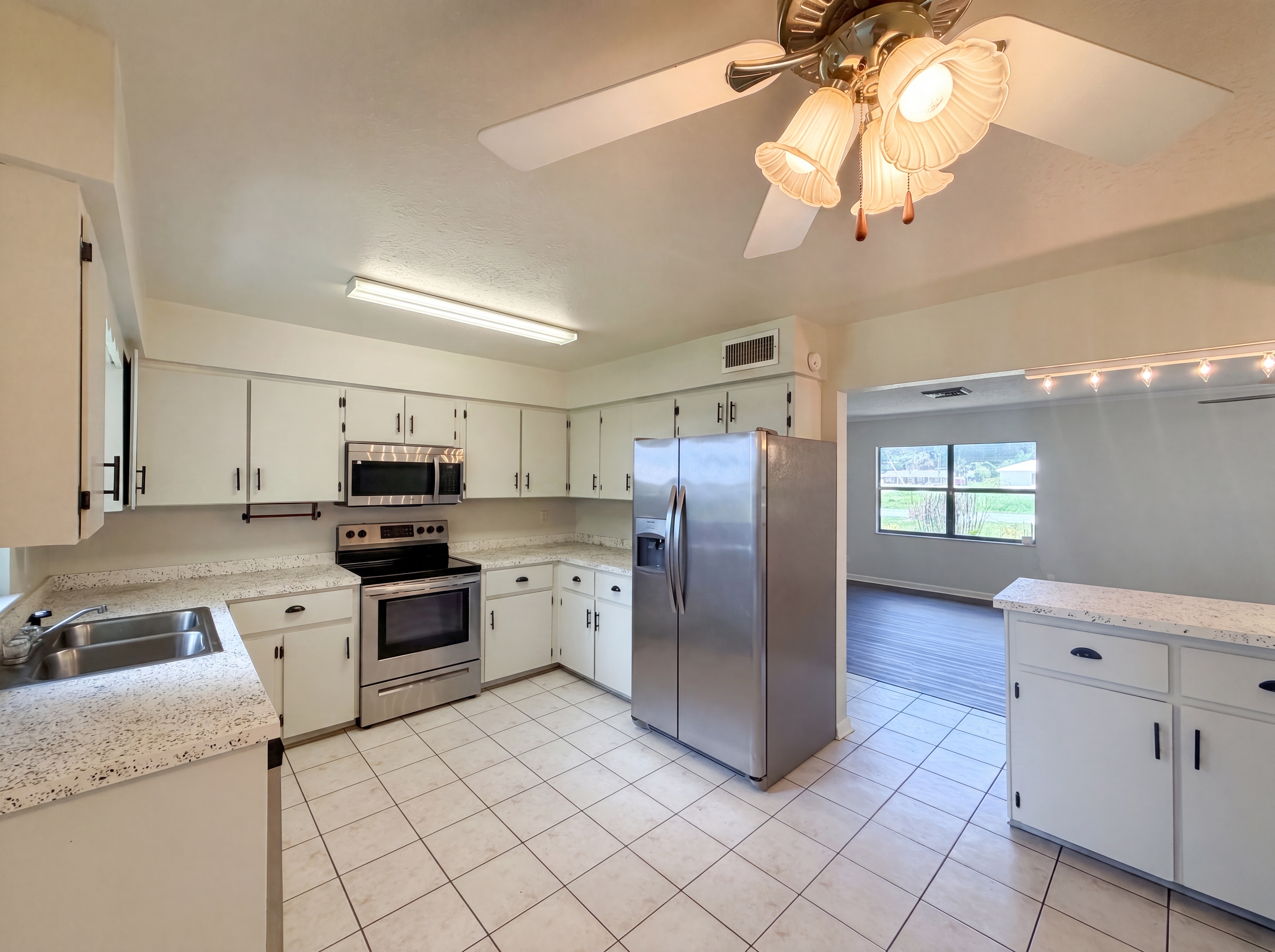 Photo 2 of 17 of 3129 Avenue W NW, Winter Haven, FL