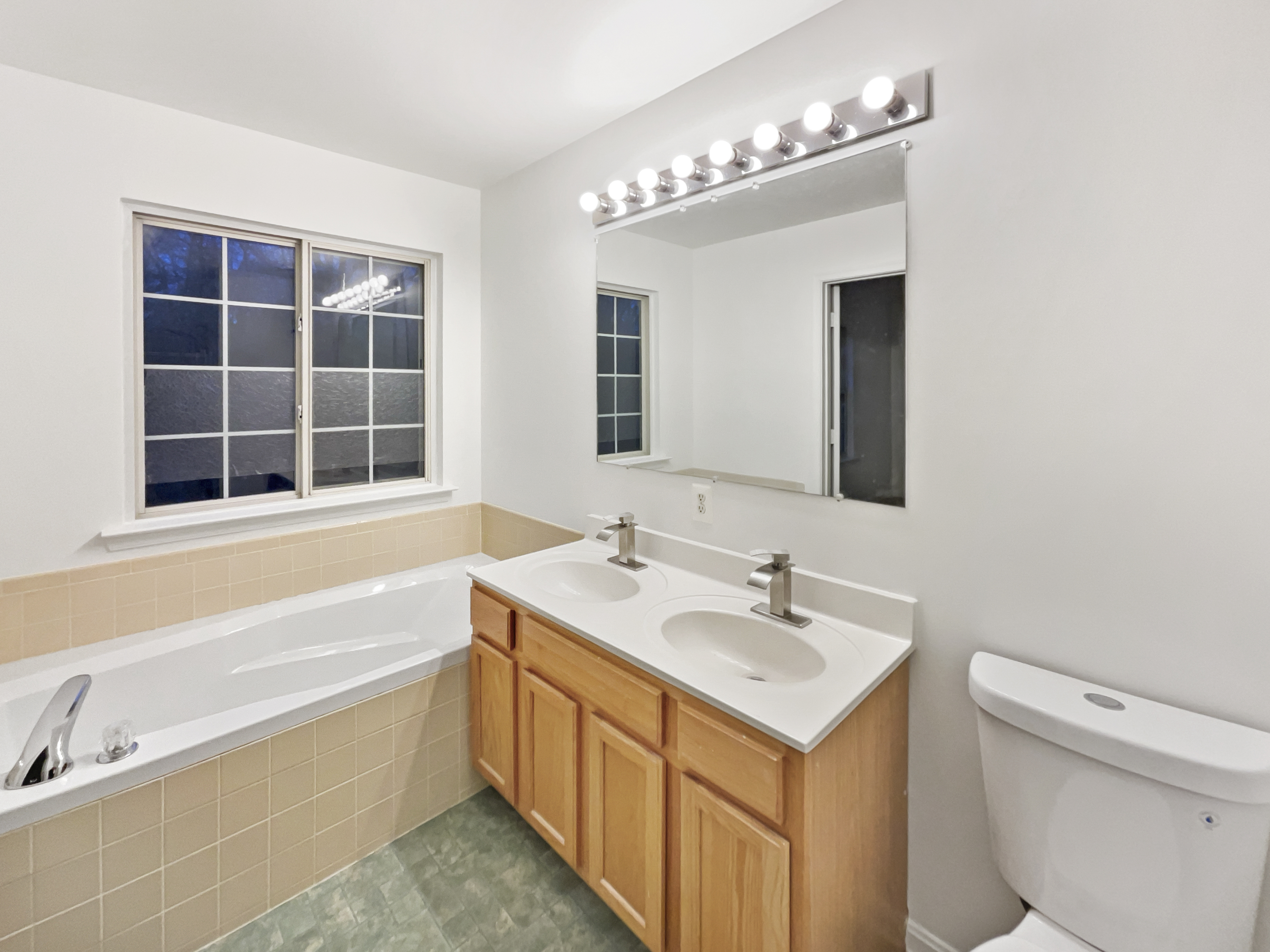 Photo 18 of 45 of 10800 Nautica Pl, White Plains, MD
