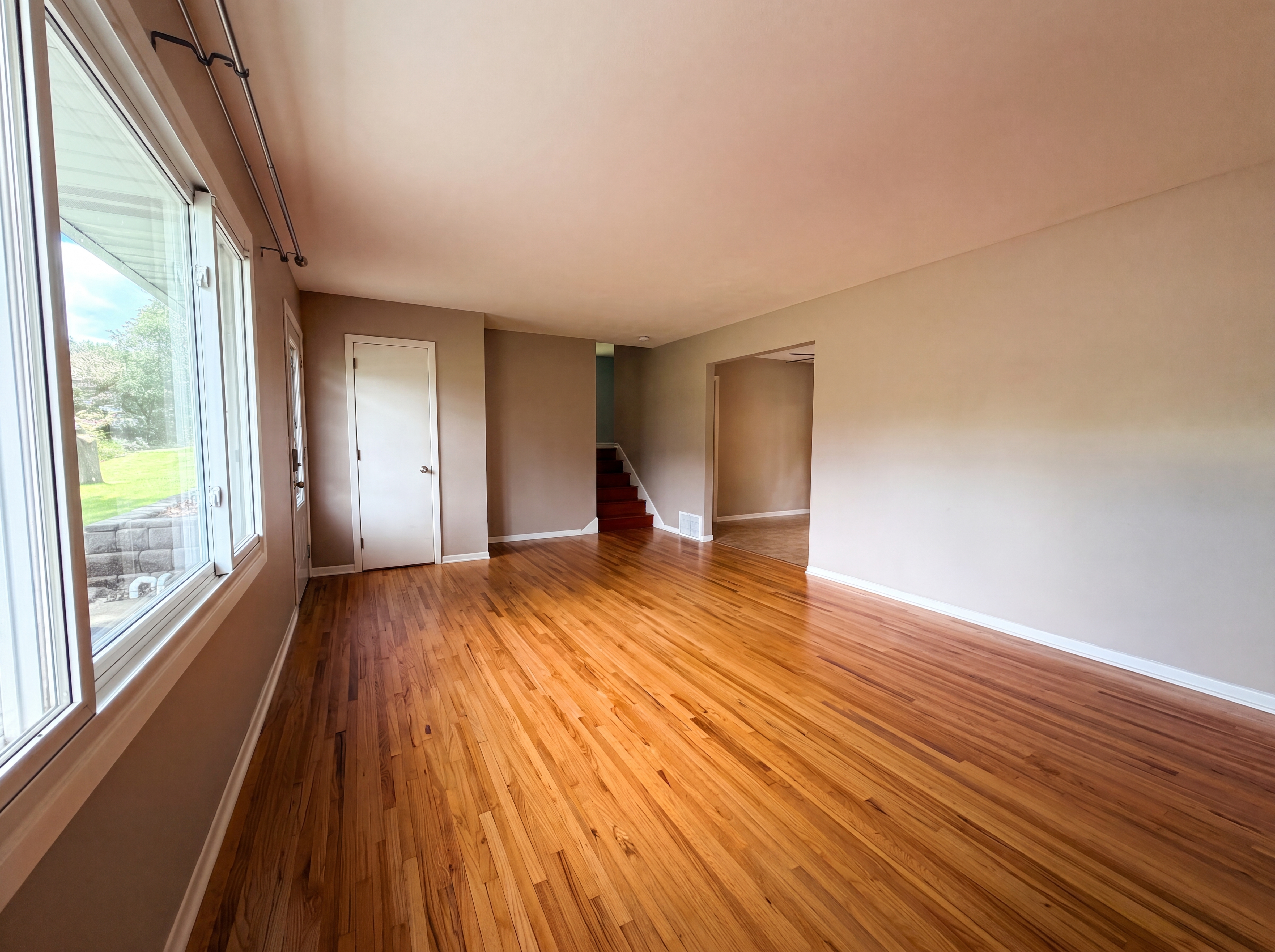 Photo 8 of 24 of 18220 Duck Lake Trl, Eden Prairie, MN