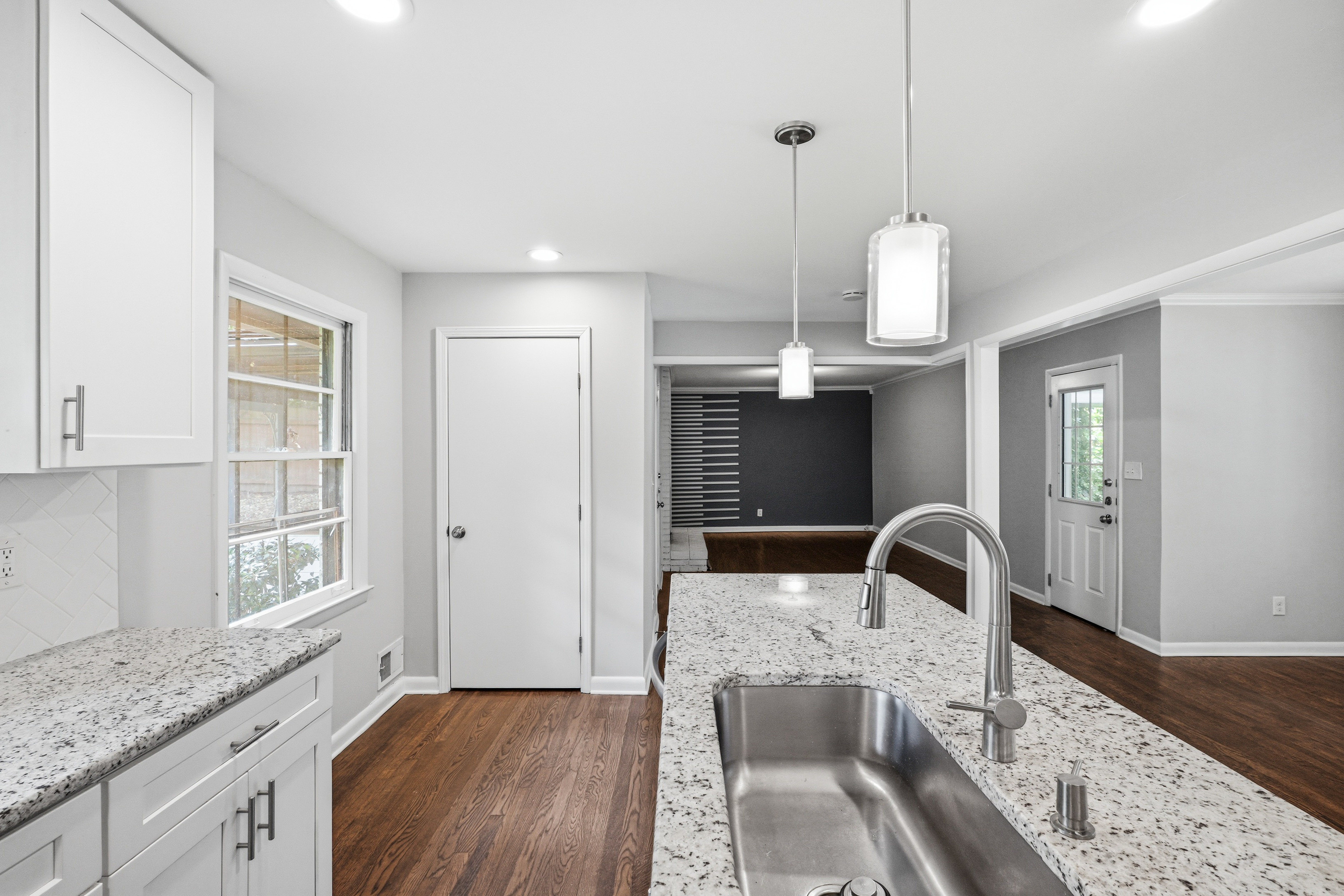 Photo 11 of 35 of 3020 Landrum Dr SW, Atlanta, GA