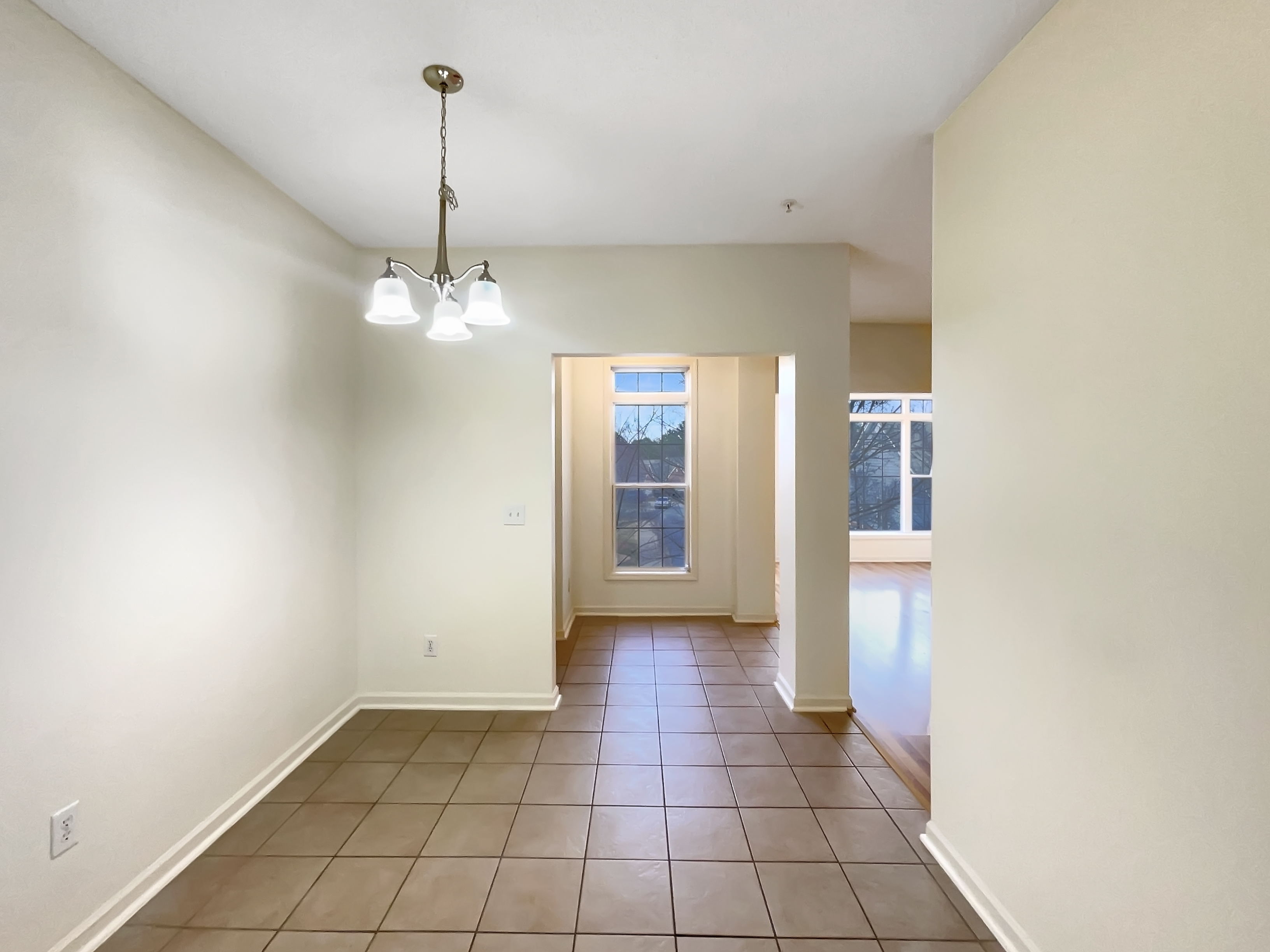 Photo 6 of 16 of 2501 Huntscroft Ln, Raleigh, NC