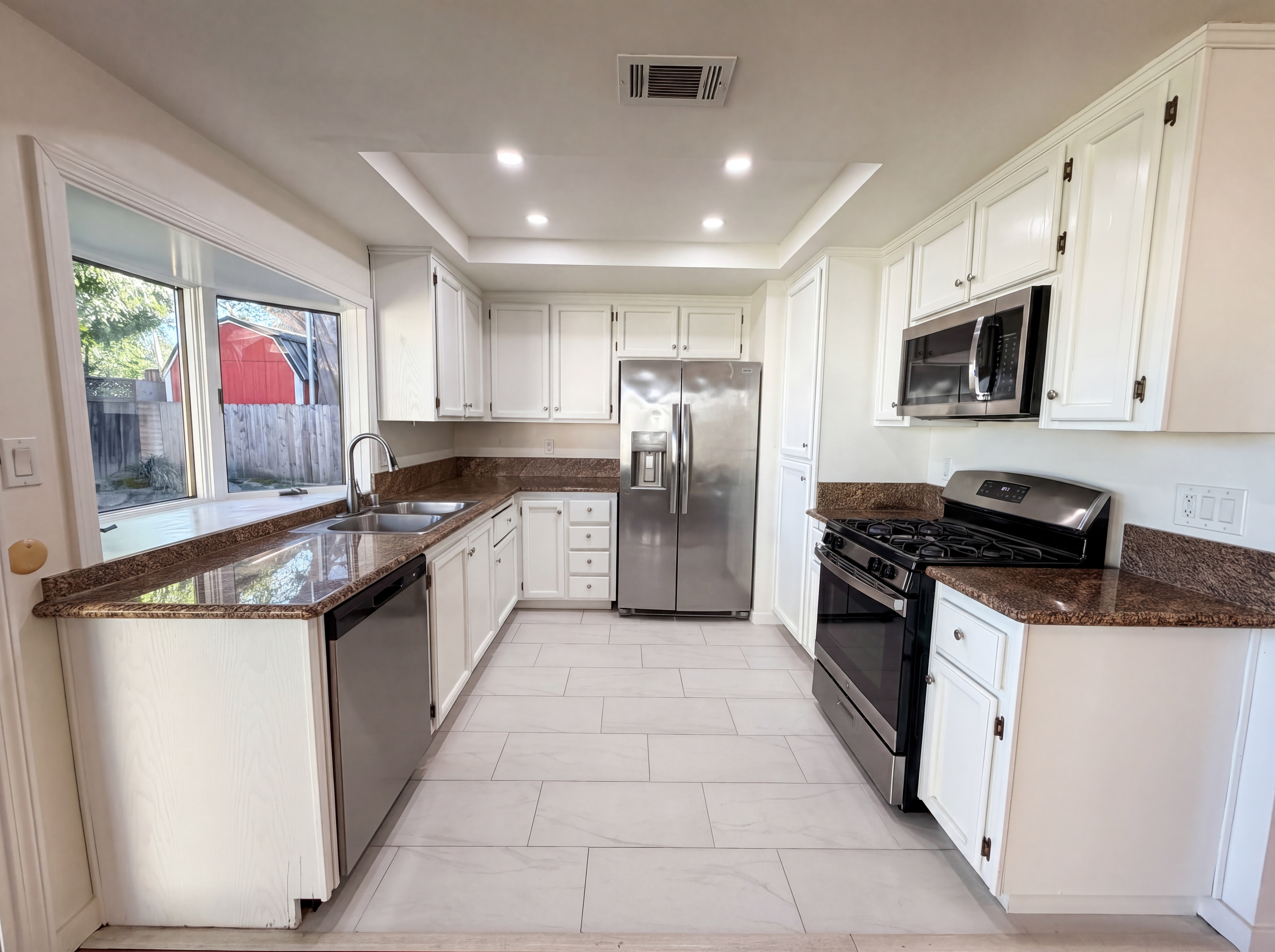 Photo 7 of 24 of 9648 Elmira Cir, Sacramento, CA