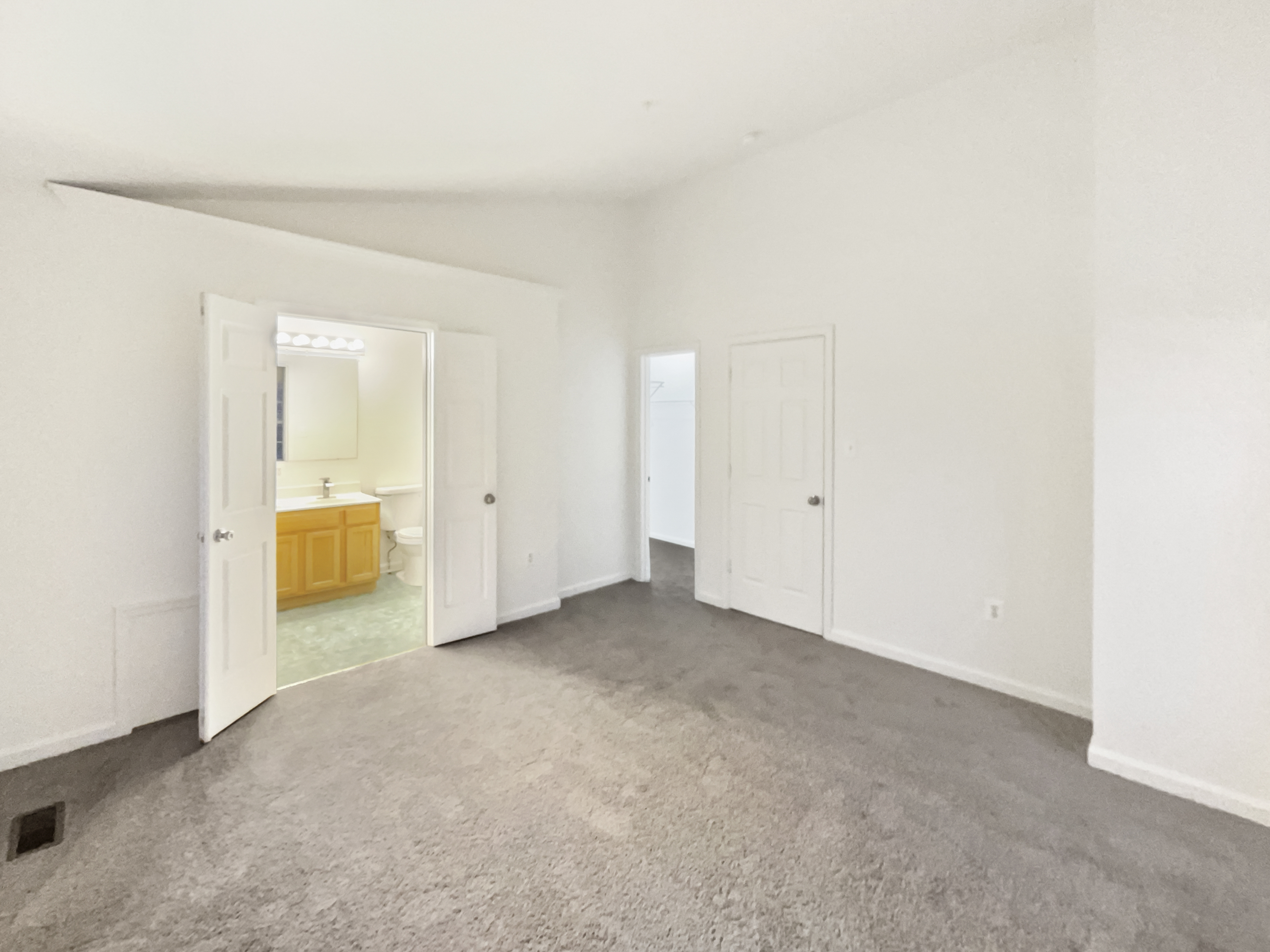 Photo 16 of 45 of 10800 Nautica Pl, White Plains, MD