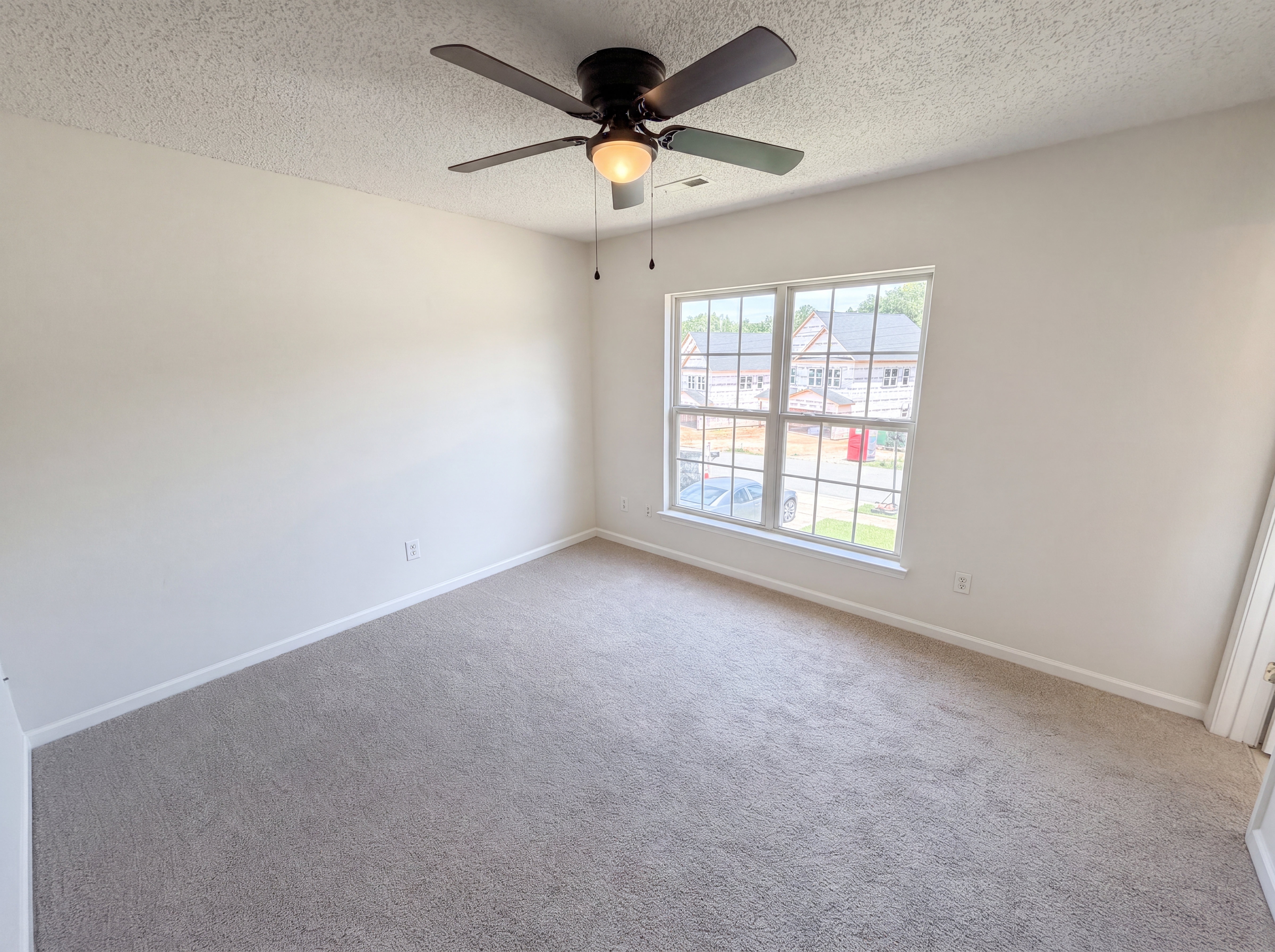 Photo 14 of 21 of 6121 Linda Vista Ln, Charlotte, NC