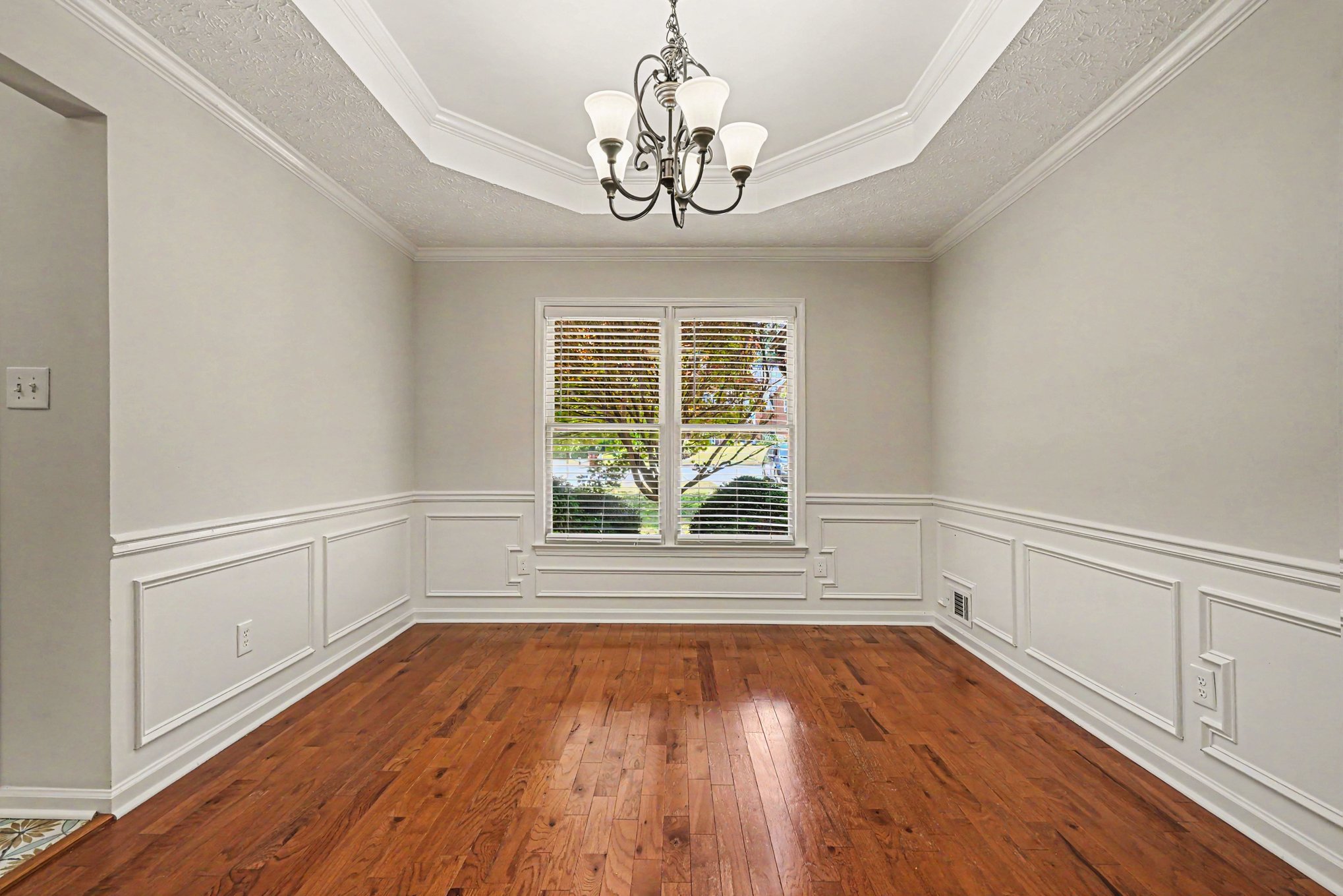 Photo 8 of 25 of 977 Sunny Glenn Ct, Lawrenceville, GA