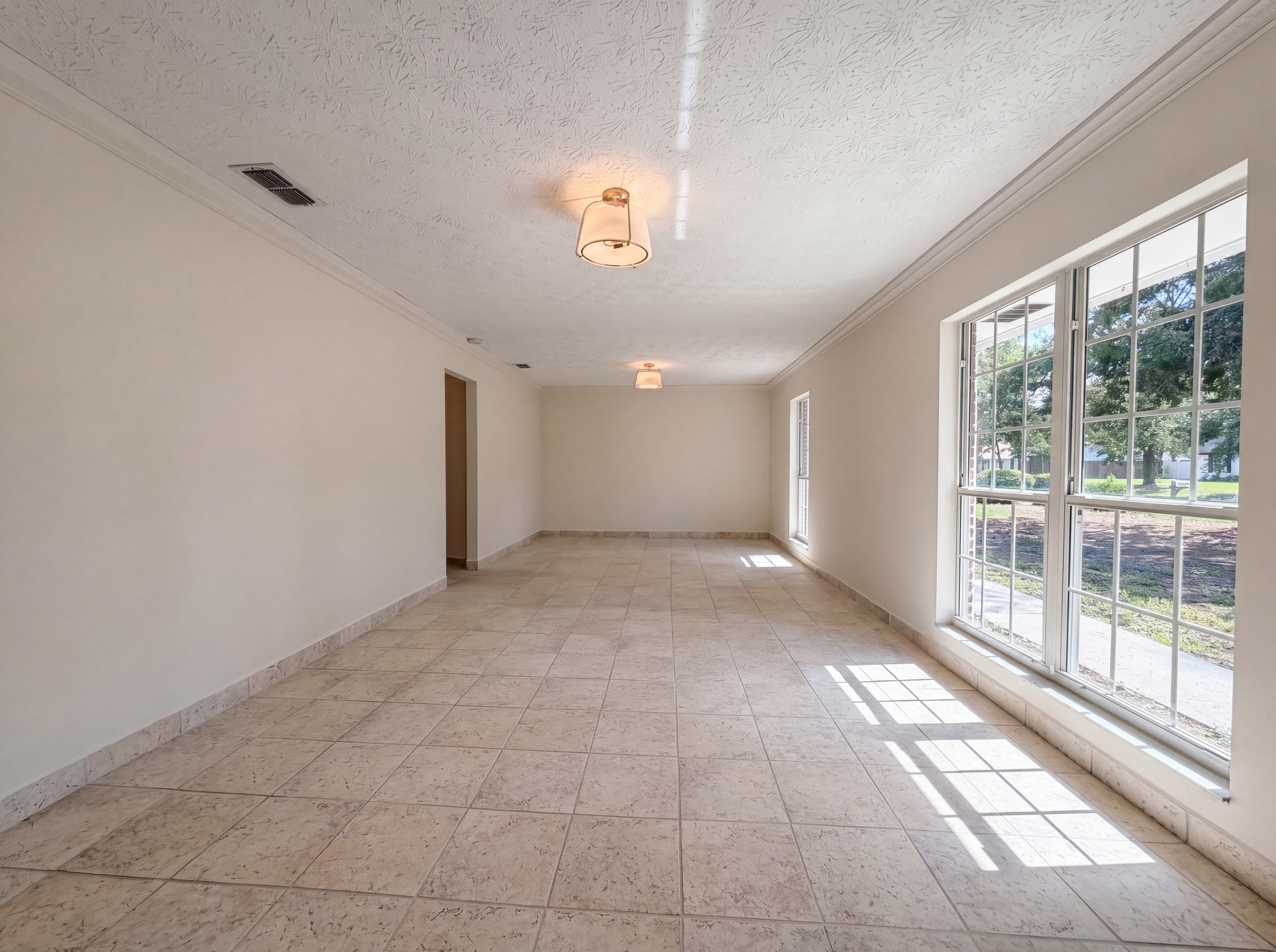 Photo 3 of 21 of 12555 Agatite Rd, Jacksonville, FL