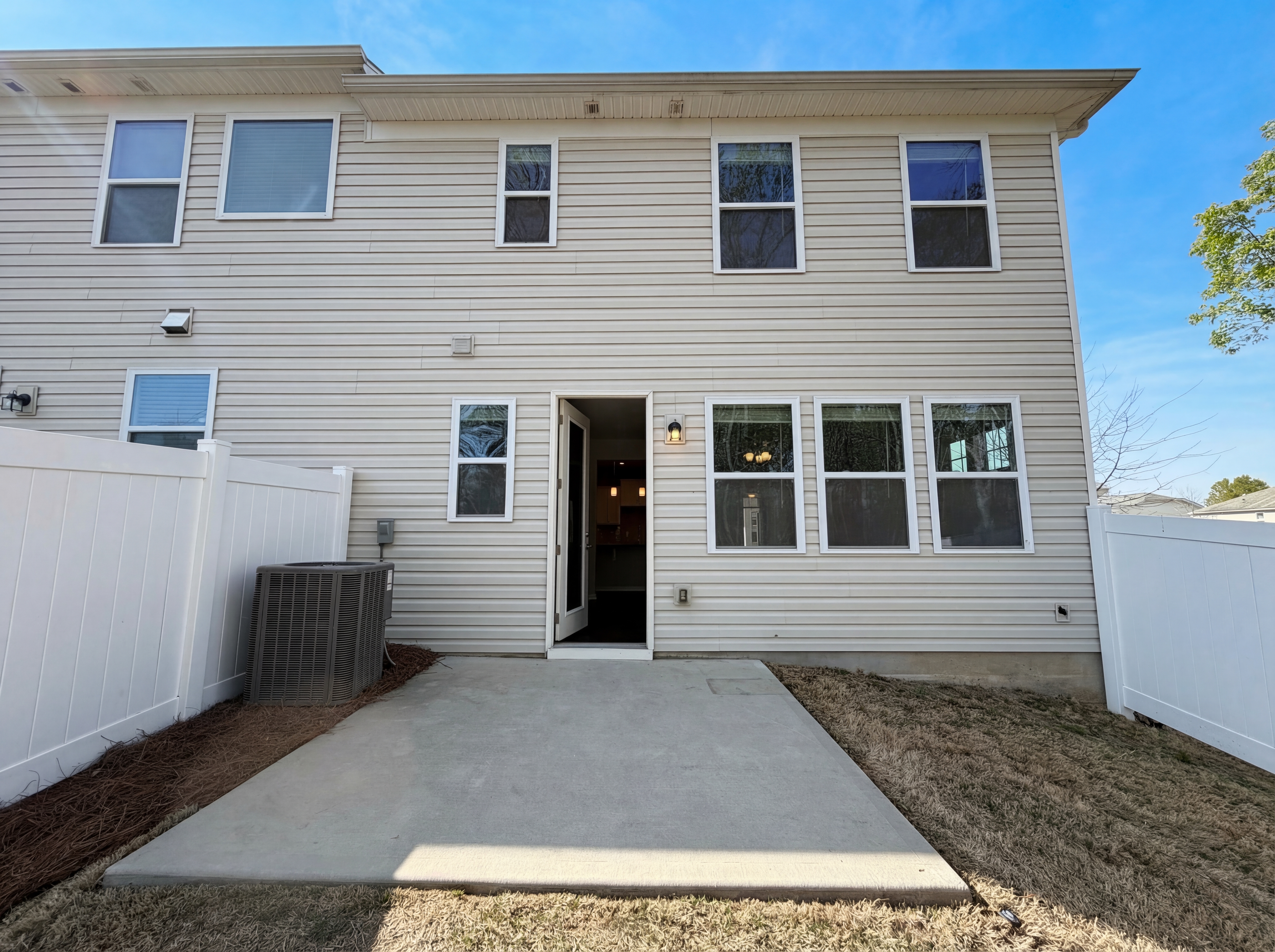 Photo 5 of 24 of 11122 Chalkbark Ln, Charlotte, NC